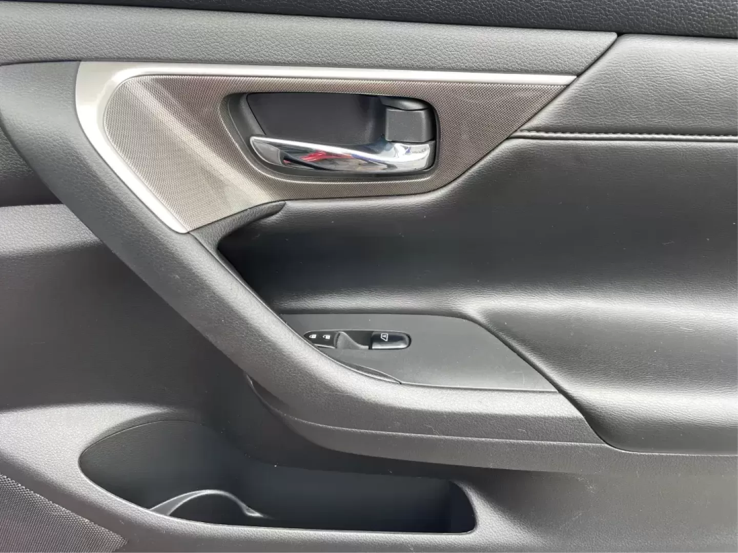 2015 Nissan Altima 2.5 SL (1N4AL3APXFC) with an 2.5L I-4 DOHC engine, located at 880 E. National Road, Vandalia, OH, 45377, (937) 908-9800, 39.891918, -84.183594 - Photo#19