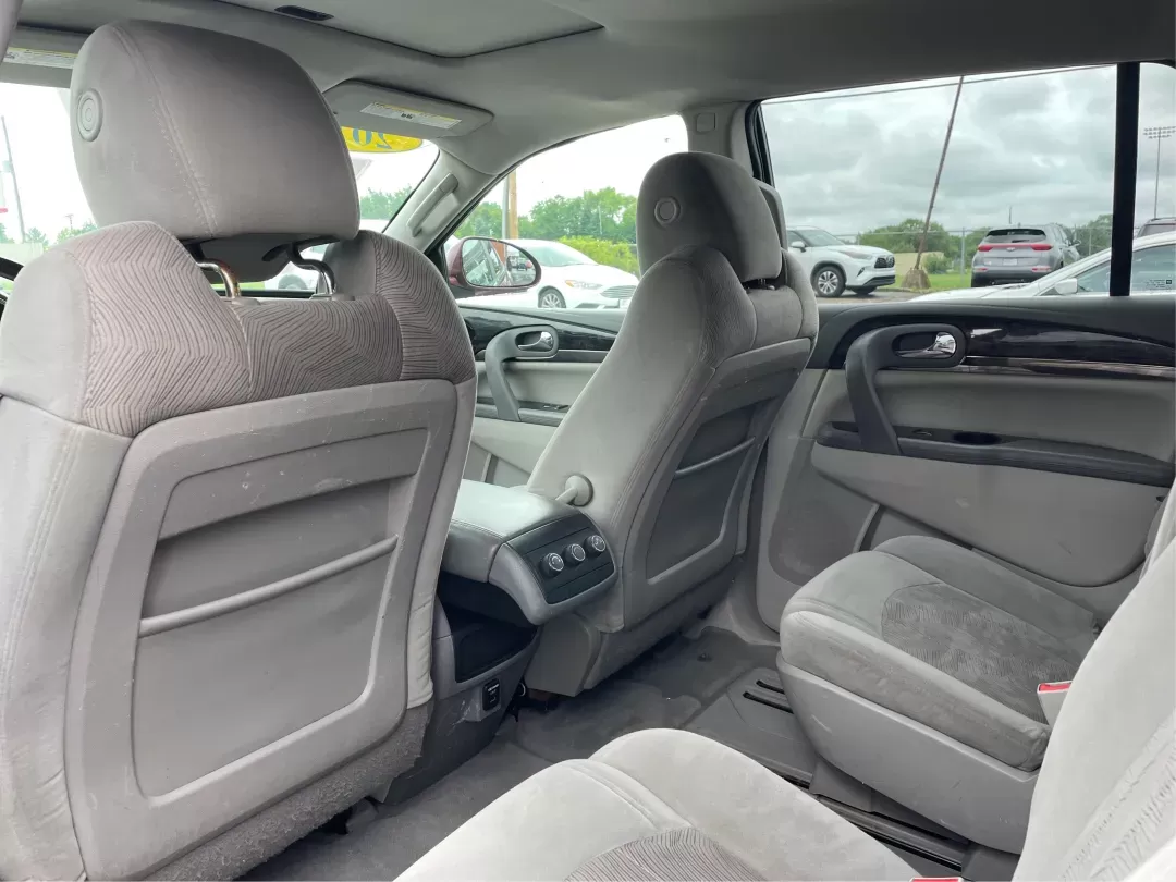 2015 Buick Enclave Convenience FWD (5GAKRAKD6FJ) with an 3.6L V6 DOHC 24V engine, 6-Speed Automatic Overdrive transmission, located at 8750 N County Rd 25A, Piqua, OH, 45356, (937) 908-9800, 40.164391, -84.232513 - Photo#9
