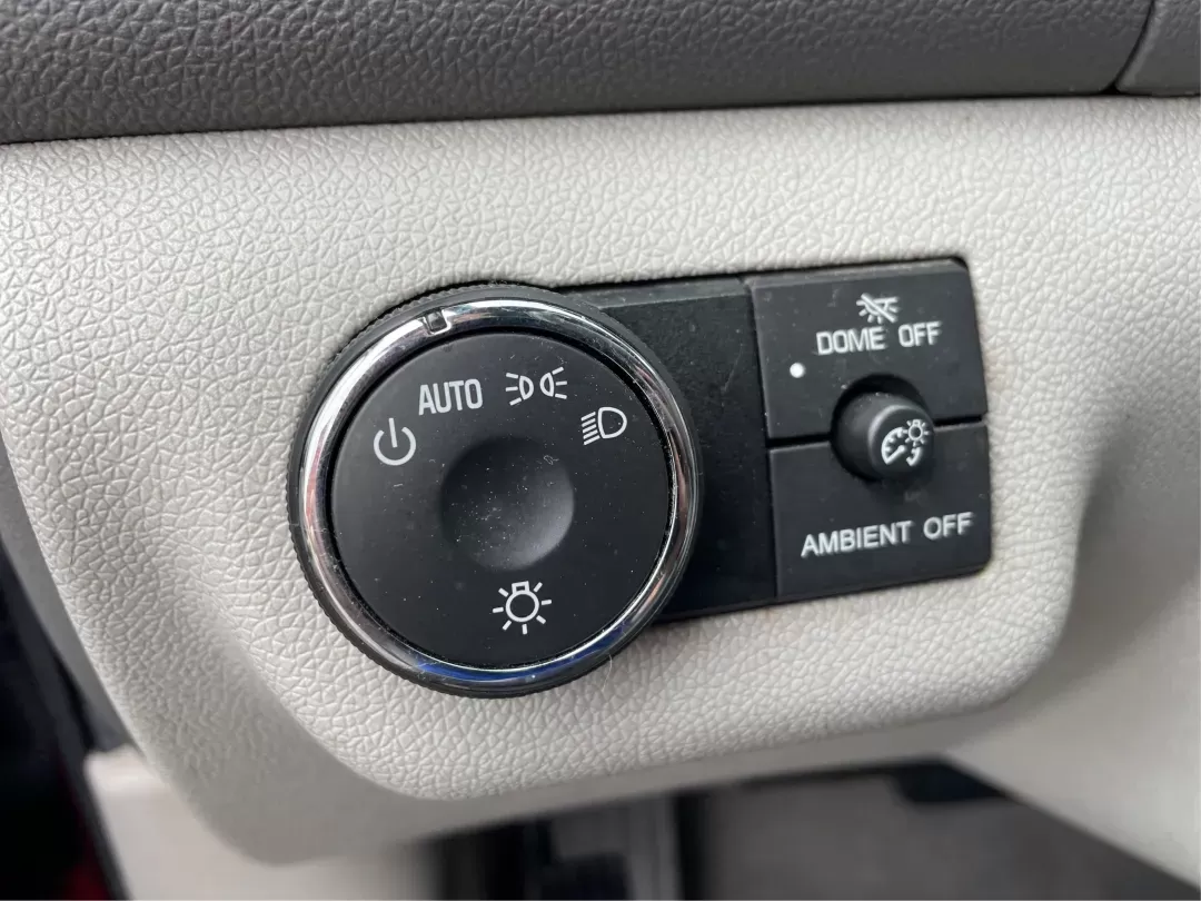 2015 Buick Enclave Convenience FWD (5GAKRAKD6FJ) with an 3.6L V6 DOHC 24V engine, 6-Speed Automatic Overdrive transmission, located at 8750 N County Rd 25A, Piqua, OH, 45356, (937) 908-9800, 40.164391, -84.232513 - Photo#16