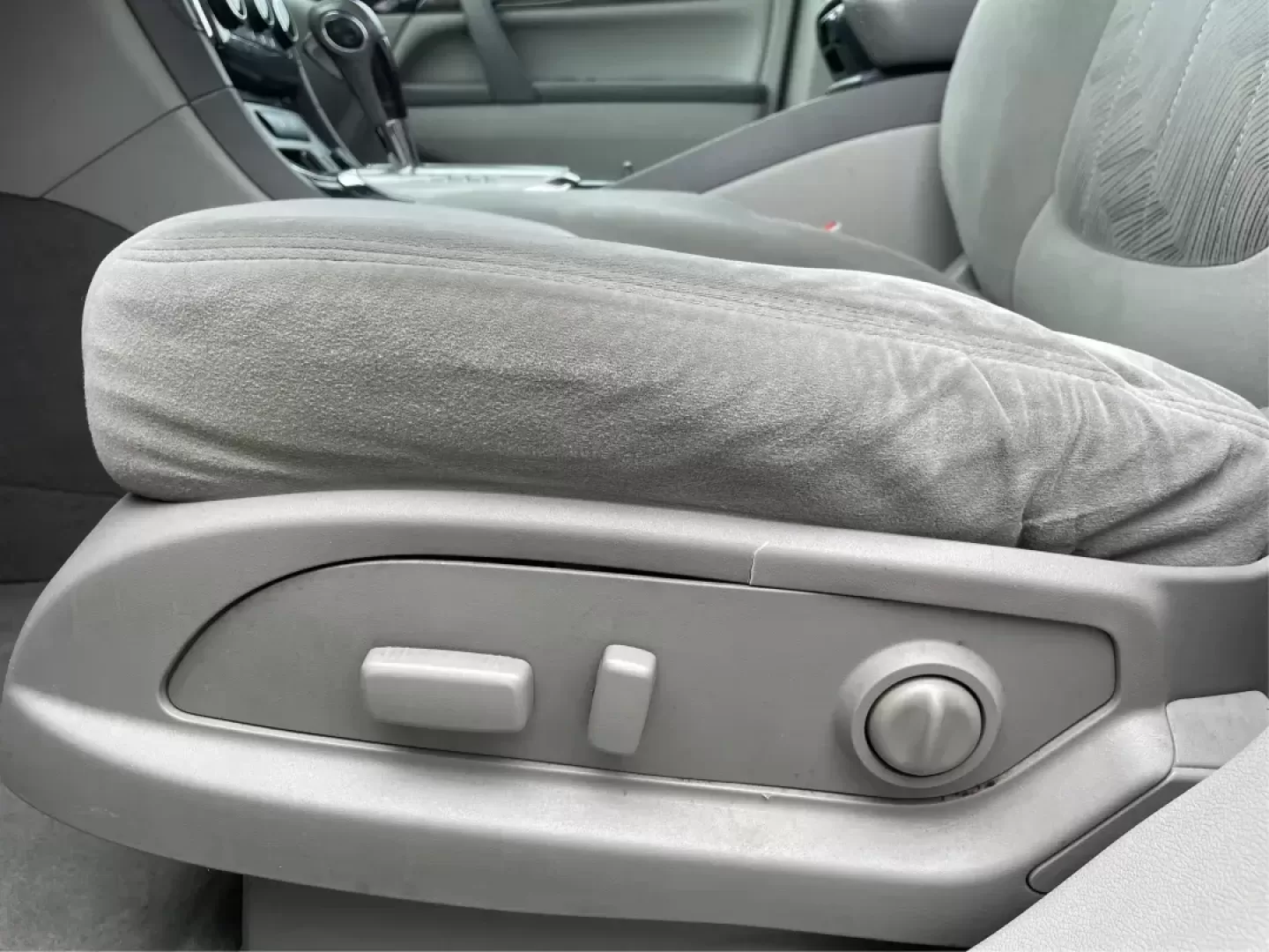 2015 Buick Enclave Convenience FWD (5GAKRAKD6FJ) with an 3.6L V6 DOHC 24V engine, 6-Speed Automatic Overdrive transmission, located at 8750 N County Rd 25A, Piqua, OH, 45356, (937) 908-9800, 40.164391, -84.232513 - Photo#17