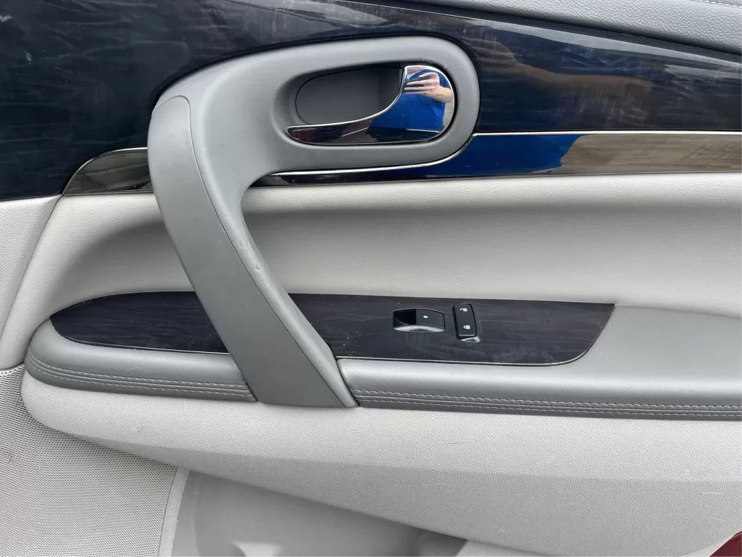 2015 Buick Enclave Convenience FWD (5GAKRAKD6FJ) with an 3.6L V6 DOHC 24V engine, 6-Speed Automatic Overdrive transmission, located at 8750 N County Rd 25A, Piqua, OH, 45356, (937) 908-9800, 40.164391, -84.232513 - Photo#19