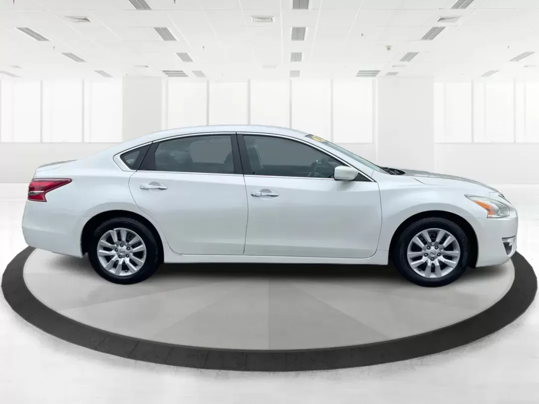 2013 Nissan Altima 2.5 S (1N4AL3APXDC) with an 2.5L I-4 DOHC engine, located at 401 Woodman Dr, Riverside, OH, 45431, (937) 908-9800, 39.760899, -84.123421 - **Discover Your Perfect Ride for Life's Adventures: 2013 Nissan Altima at Advantage Car and Credit!**<br /> <br /> Are you ready to enhance your daily commute or embark on exciting weekend getaways? The 2013 Nissan Altima is designed for those who appreciate a blend of comfort, technology, and effic - Photo#1