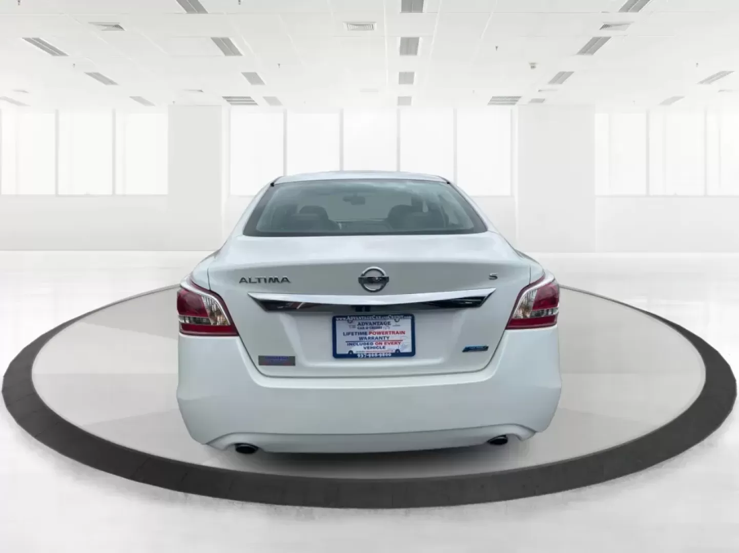 2013 Nissan Altima 2.5 S (1N4AL3APXDC) with an 2.5L I-4 DOHC engine, located at 401 Woodman Dr, Riverside, OH, 45431, (937) 908-9800, 39.760899, -84.123421 - **Discover Your Perfect Ride for Life's Adventures: 2013 Nissan Altima at Advantage Car and Credit!**<br /> <br /> Are you ready to enhance your daily commute or embark on exciting weekend getaways? The 2013 Nissan Altima is designed for those who appreciate a blend of comfort, technology, and effic - Photo#3