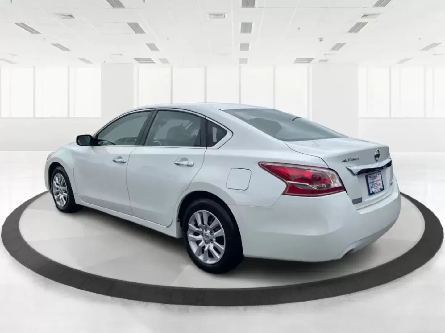 2013 Nissan Altima 2.5 S (1N4AL3APXDC) with an 2.5L I-4 DOHC engine, located at 401 Woodman Dr, Riverside, OH, 45431, (937) 908-9800, 39.760899, -84.123421 - **Discover Your Perfect Ride for Life's Adventures: 2013 Nissan Altima at Advantage Car and Credit!**<br /> <br /> Are you ready to enhance your daily commute or embark on exciting weekend getaways? The 2013 Nissan Altima is designed for those who appreciate a blend of comfort, technology, and effic - Photo#4