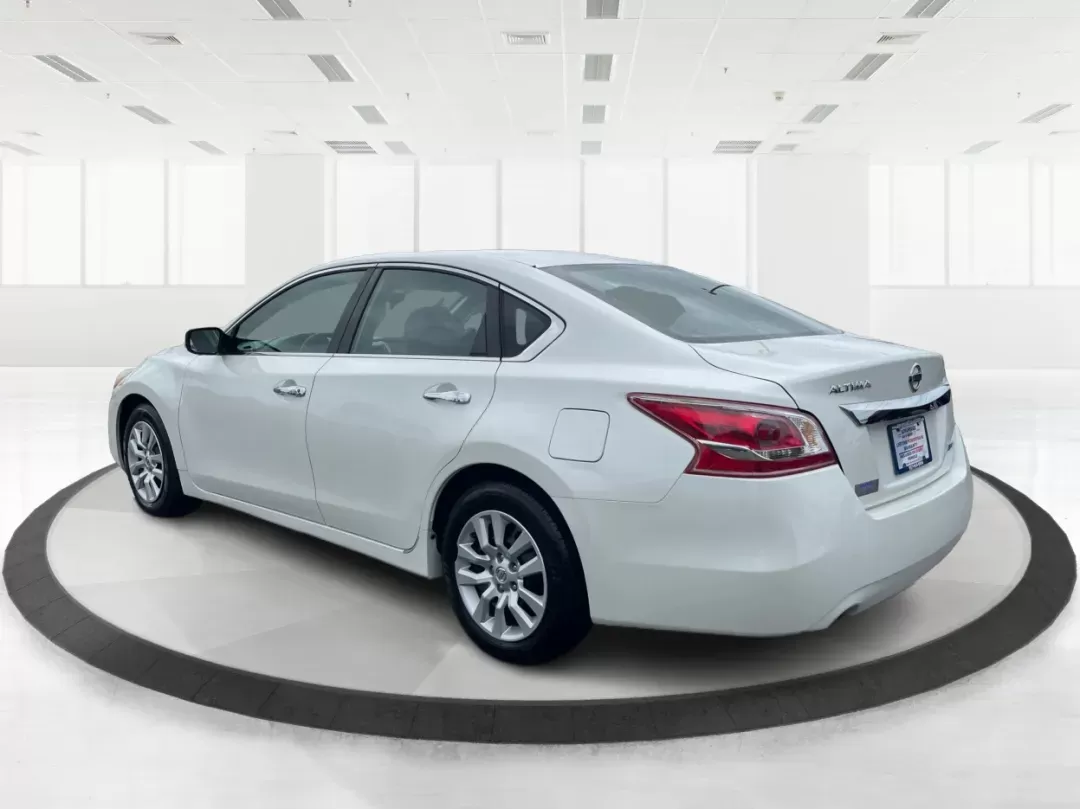2013 Nissan Altima 2.5 S (1N4AL3APXDC) with an 2.5L I-4 DOHC engine, located at 401 Woodman Dr, Riverside, OH, 45431, (937) 908-9800, 39.760899, -84.123421 - **Discover Your Perfect Ride for Life's Adventures: 2013 Nissan Altima at Advantage Car and Credit!**<br /> <br /> Are you ready to enhance your daily commute or embark on exciting weekend getaways? The 2013 Nissan Altima is designed for those who appreciate a blend of comfort, technology, and effic - Photo#4