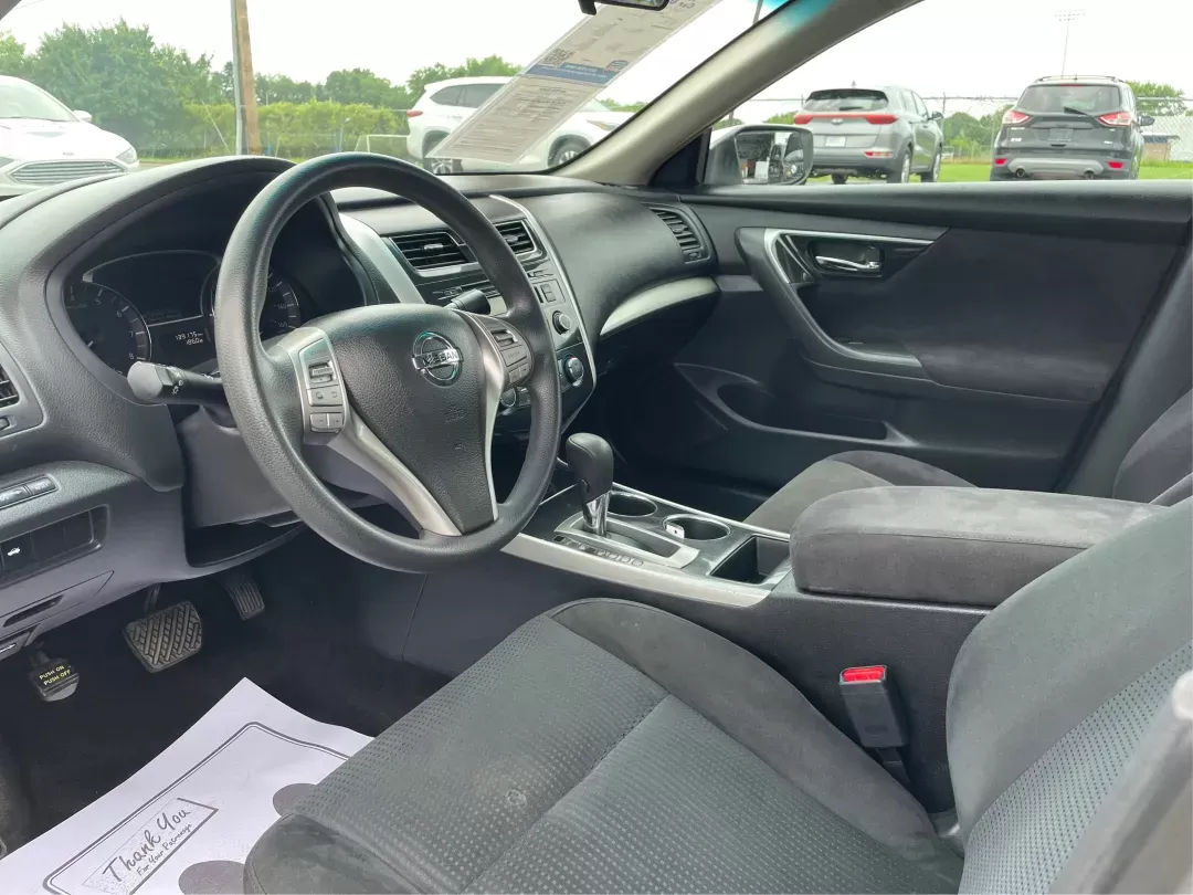 2013 Nissan Altima 2.5 S (1N4AL3APXDC) with an 2.5L I-4 DOHC engine, located at 401 Woodman Dr, Riverside, OH, 45431, (937) 908-9800, 39.760899, -84.123421 - **Discover Your Perfect Ride for Life's Adventures: 2013 Nissan Altima at Advantage Car and Credit!**<br /> <br /> Are you ready to enhance your daily commute or embark on exciting weekend getaways? The 2013 Nissan Altima is designed for those who appreciate a blend of comfort, technology, and effic - Photo#8