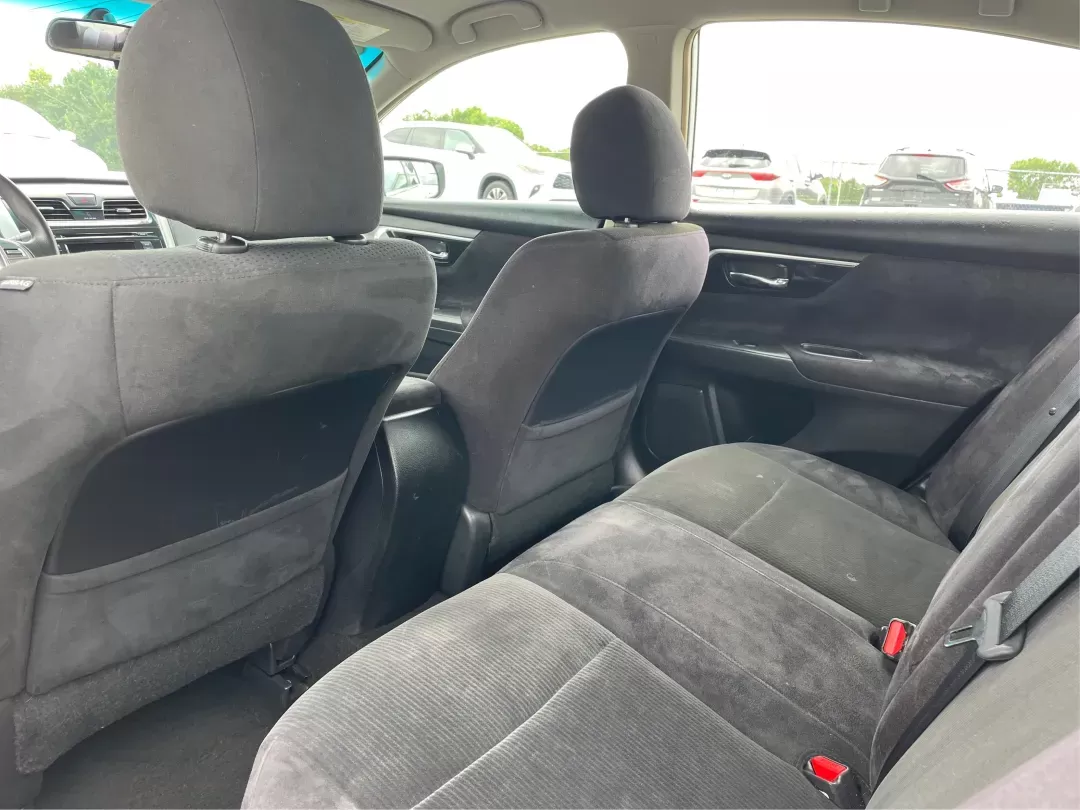 2013 Nissan Altima 2.5 S (1N4AL3APXDC) with an 2.5L I-4 DOHC engine, located at 401 Woodman Dr, Riverside, OH, 45431, (937) 908-9800, 39.760899, -84.123421 - **Discover Your Perfect Ride for Life's Adventures: 2013 Nissan Altima at Advantage Car and Credit!**<br /> <br /> Are you ready to enhance your daily commute or embark on exciting weekend getaways? The 2013 Nissan Altima is designed for those who appreciate a blend of comfort, technology, and effic - Photo#9