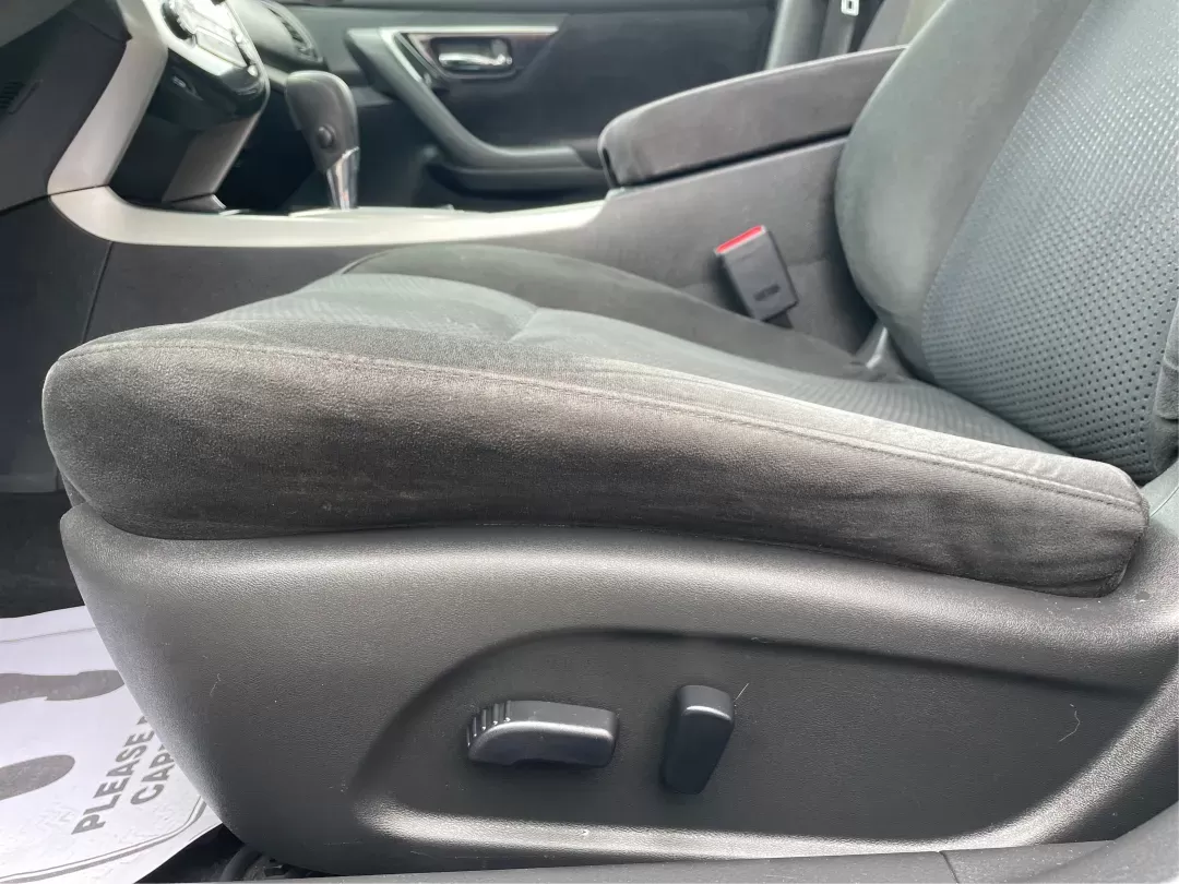 2013 Nissan Altima 2.5 S (1N4AL3APXDC) with an 2.5L I-4 DOHC engine, located at 401 Woodman Dr, Riverside, OH, 45431, (937) 908-9800, 39.760899, -84.123421 - **Discover Your Perfect Ride for Life's Adventures: 2013 Nissan Altima at Advantage Car and Credit!**<br /> <br /> Are you ready to enhance your daily commute or embark on exciting weekend getaways? The 2013 Nissan Altima is designed for those who appreciate a blend of comfort, technology, and effic - Photo#17