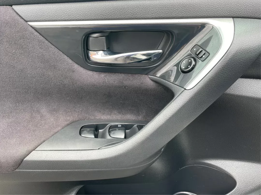 2013 Nissan Altima 2.5 S (1N4AL3APXDC) with an 2.5L I-4 DOHC engine, located at 401 Woodman Dr, Riverside, OH, 45431, (937) 908-9800, 39.760899, -84.123421 - **Discover Your Perfect Ride for Life's Adventures: 2013 Nissan Altima at Advantage Car and Credit!**<br /> <br /> Are you ready to enhance your daily commute or embark on exciting weekend getaways? The 2013 Nissan Altima is designed for those who appreciate a blend of comfort, technology, and effic - Photo#18