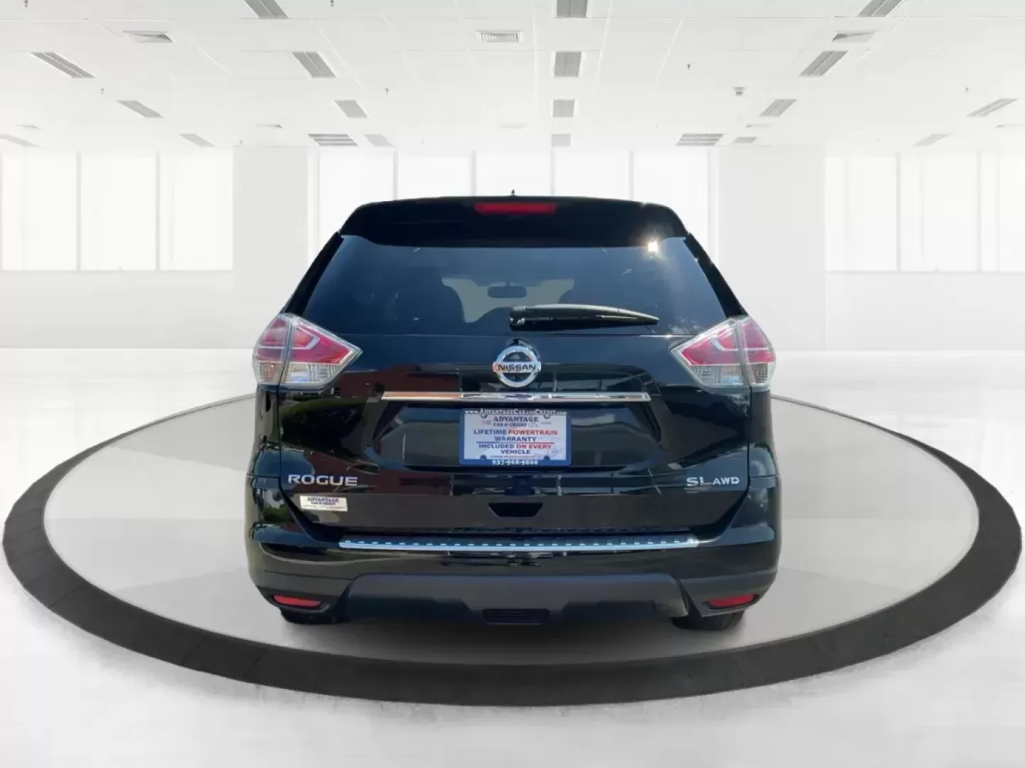 2015 Nissan Rogue SL (5N1AT2MV5FC) with an 2.5L I-4 DOHC engine, located at 401 Woodman Dr, Riverside, OH, 45431, (937) 908-9800, 39.760899, -84.123421 - **Discover Your Next Adventure with the 2015 Nissan Rogue SL A Versatile SUV for Every Lifestyle!**<br /> <br /> Are you ready to elevate your driving experience? Whether you're a busy parent looking for a reliable family vehicle, a commuter seeking comfort, or an adventure seeker wanting to explor - Photo#3