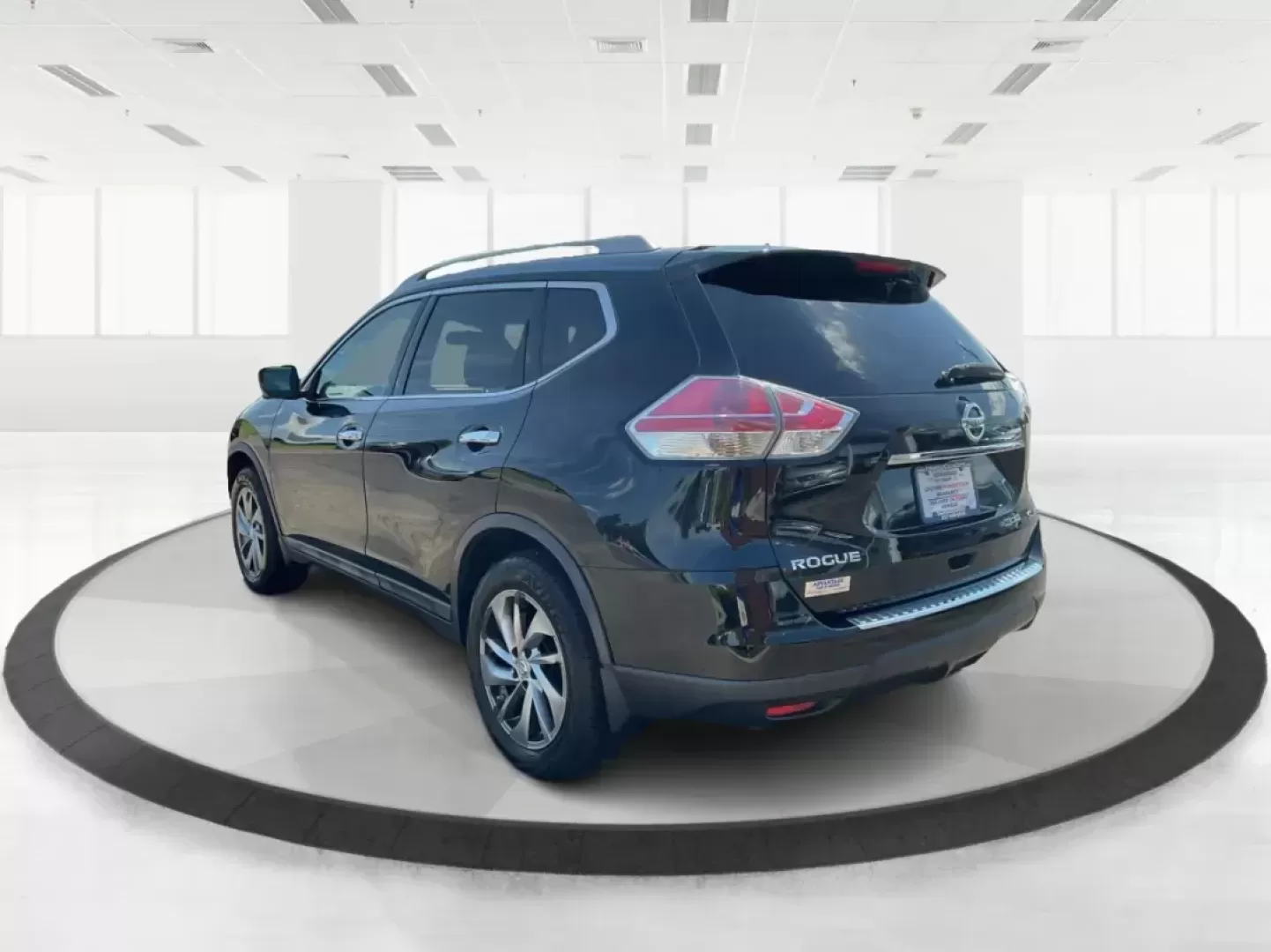 2015 Nissan Rogue SL (5N1AT2MV5FC) with an 2.5L I-4 DOHC engine, located at 401 Woodman Dr, Riverside, OH, 45431, (937) 908-9800, 39.760899, -84.123421 - **Discover Your Next Adventure with the 2015 Nissan Rogue SL A Versatile SUV for Every Lifestyle!**<br /> <br /> Are you ready to elevate your driving experience? Whether you're a busy parent looking for a reliable family vehicle, a commuter seeking comfort, or an adventure seeker wanting to explor - Photo#4