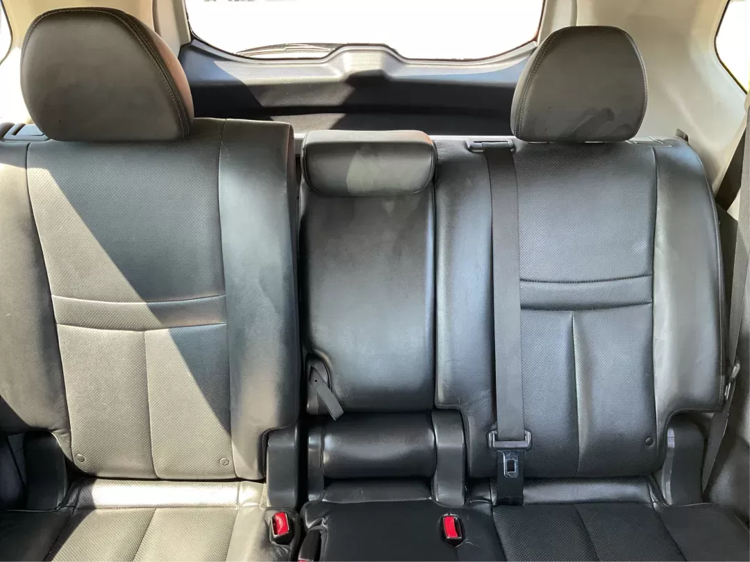 2015 Nissan Rogue SL (5N1AT2MV5FC) with an 2.5L I-4 DOHC engine, located at 401 Woodman Dr, Riverside, OH, 45431, (937) 908-9800, 39.760899, -84.123421 - **Discover Your Next Adventure with the 2015 Nissan Rogue SL A Versatile SUV for Every Lifestyle!**<br /> <br /> Are you ready to elevate your driving experience? Whether you're a busy parent looking for a reliable family vehicle, a commuter seeking comfort, or an adventure seeker wanting to explor - Photo#13