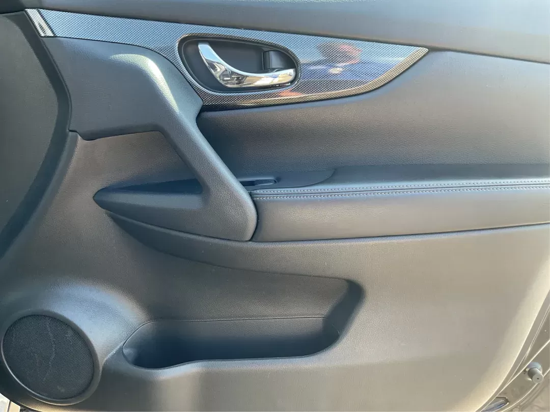 2015 Nissan Rogue SL (5N1AT2MV5FC) with an 2.5L I-4 DOHC engine, located at 401 Woodman Dr, Riverside, OH, 45431, (937) 908-9800, 39.760899, -84.123421 - **Discover Your Next Adventure with the 2015 Nissan Rogue SL A Versatile SUV for Every Lifestyle!**<br /> <br /> Are you ready to elevate your driving experience? Whether you're a busy parent looking for a reliable family vehicle, a commuter seeking comfort, or an adventure seeker wanting to explor - Photo#18