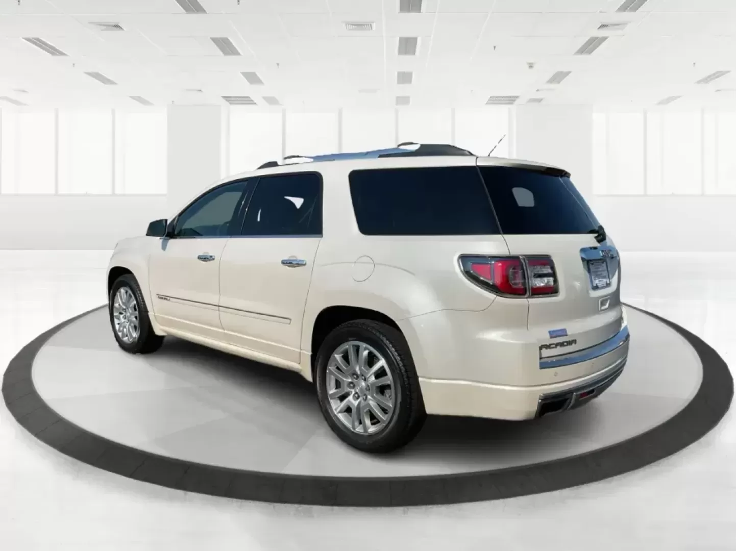 2015 GMC Acadia Denali (1GKKVTKD9FJ) with an 3.6L V-6 gasoline direct injection engine, located at 1951 S Dayton Lakeview Rd., New Carlisle, OH, 45344, (937) 908-9800, 39.890999, -84.050255 - **Explore Adventure and Comfort with the 2015 GMC Acadia Denali in Fairborn, OH!**<br /> <br /> Are you searching for the perfect family SUV that seamlessly blends adventure, comfort, and reliability? Look no further than this stunning 2015 GMC Acadia Denali, available now at Advantage Car and Credi - Photo#4