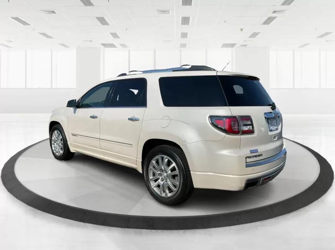 2015 GMC Acadia Denali (1GKKVTKD9FJ) with an 3.6L V-6 gasoline direct injection engine, located at 1951 S Dayton Lakeview Rd., New Carlisle, OH, 45344, (937) 908-9800, 39.890999, -84.050255 - Photo#4