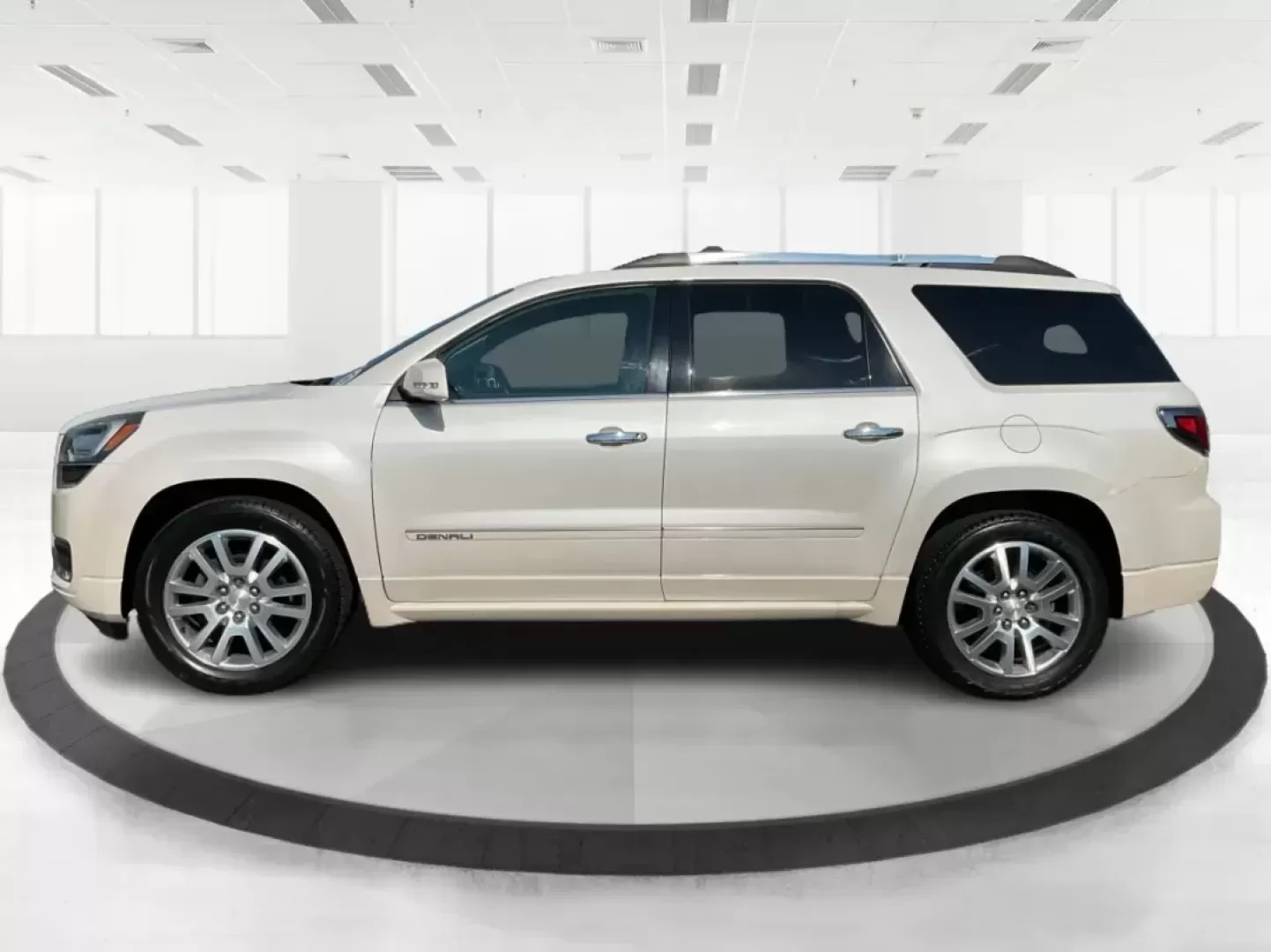 2015 GMC Acadia Denali (1GKKVTKD9FJ) with an 3.6L V-6 gasoline direct injection engine, located at 1951 S Dayton Lakeview Rd., New Carlisle, OH, 45344, (937) 908-9800, 39.890999, -84.050255 - **Explore Adventure and Comfort with the 2015 GMC Acadia Denali in Fairborn, OH!**<br /> <br /> Are you searching for the perfect family SUV that seamlessly blends adventure, comfort, and reliability? Look no further than this stunning 2015 GMC Acadia Denali, available now at Advantage Car and Credi - Photo#5