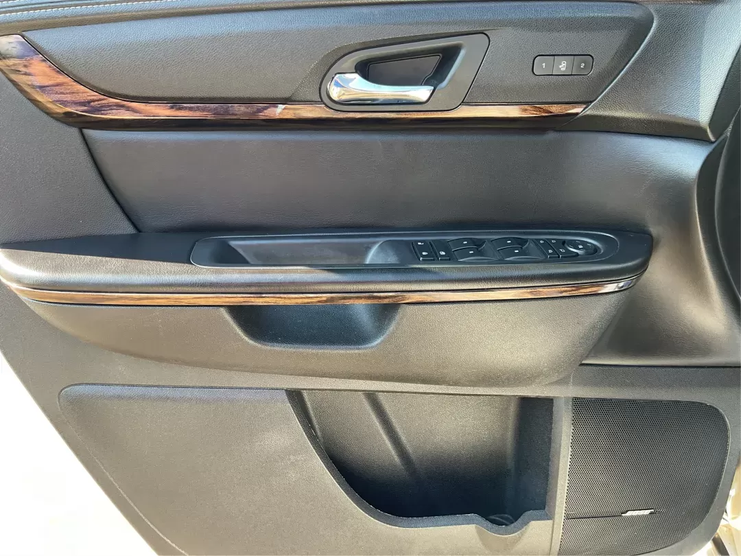 2015 GMC Acadia Denali (1GKKVTKD9FJ) with an 3.6L V-6 gasoline direct injection engine, located at 1951 S Dayton Lakeview Rd., New Carlisle, OH, 45344, (937) 908-9800, 39.890999, -84.050255 - Photo#18