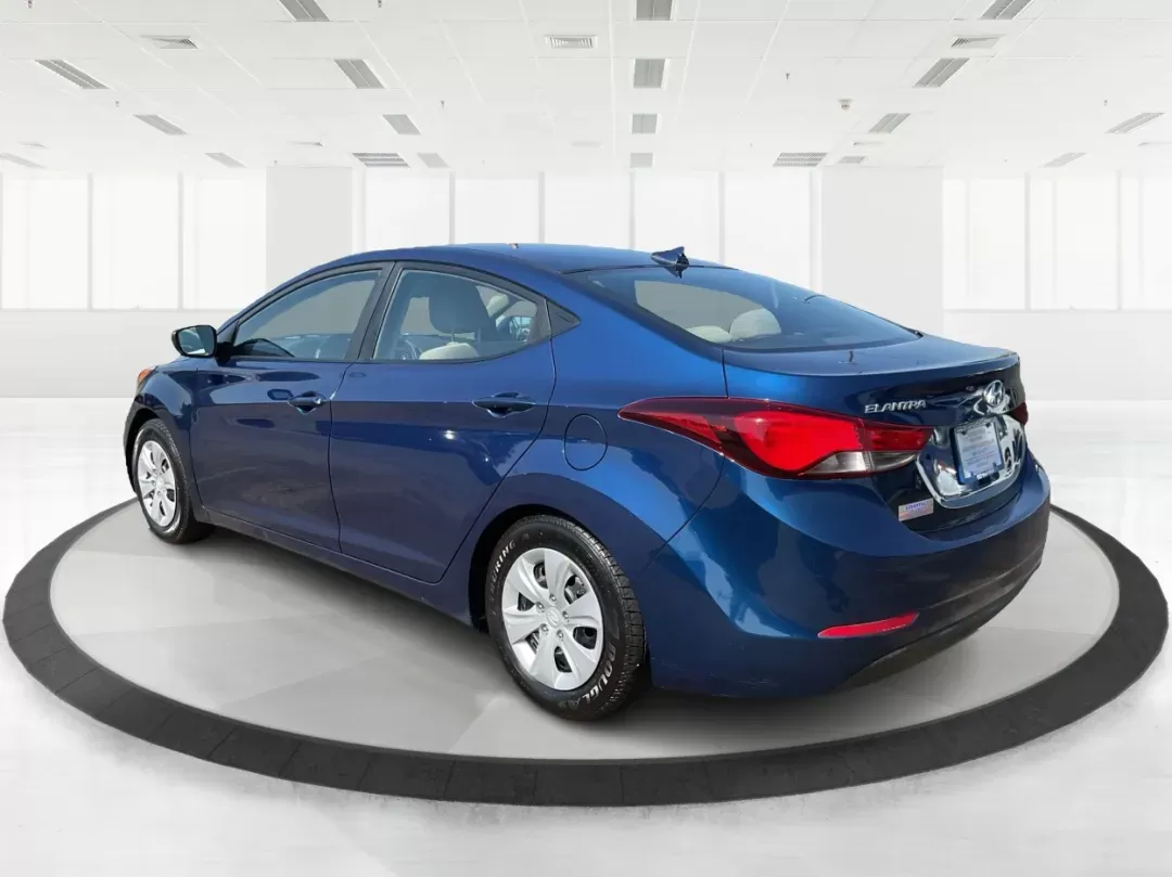 2016 Hyundai Elantra SE (5NPDH4AE5GH) with an Nu 1.8L I-4 DOHC engine, located at 1951 S Dayton Lakeview Rd., New Carlisle, OH, 45344, (937) 908-9800, 39.890999, -84.050255 - Photo#4