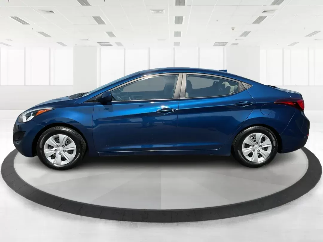 2016 Hyundai Elantra SE (5NPDH4AE5GH) with an Nu 1.8L I-4 DOHC engine, located at 1951 S Dayton Lakeview Rd., New Carlisle, OH, 45344, (937) 908-9800, 39.890999, -84.050255 - Photo#5