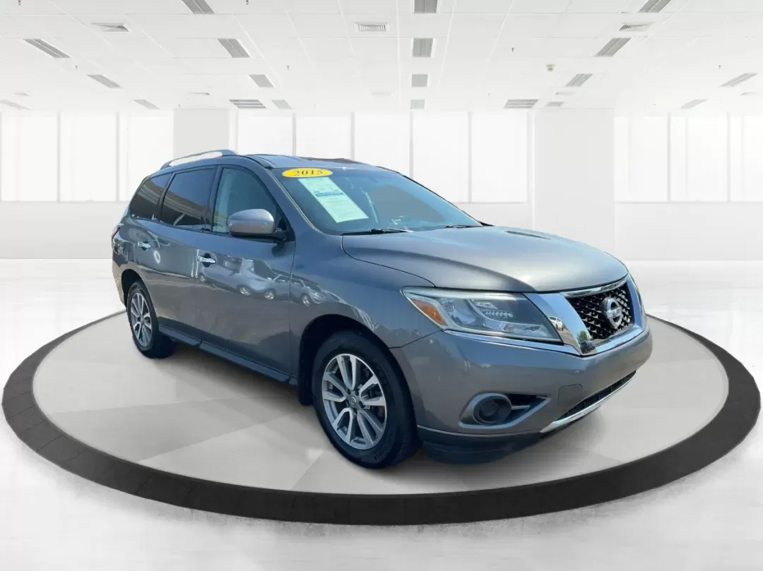 2015 Nissan Pathfinder S (5N1AR2MMXFC) with an 3.5L V-6 DOHC engine, located at 1184 Kauffman Ave, Fairborn, OH, 45324, (937) 908-9800, 39.807072, -84.030914 - Photo#0