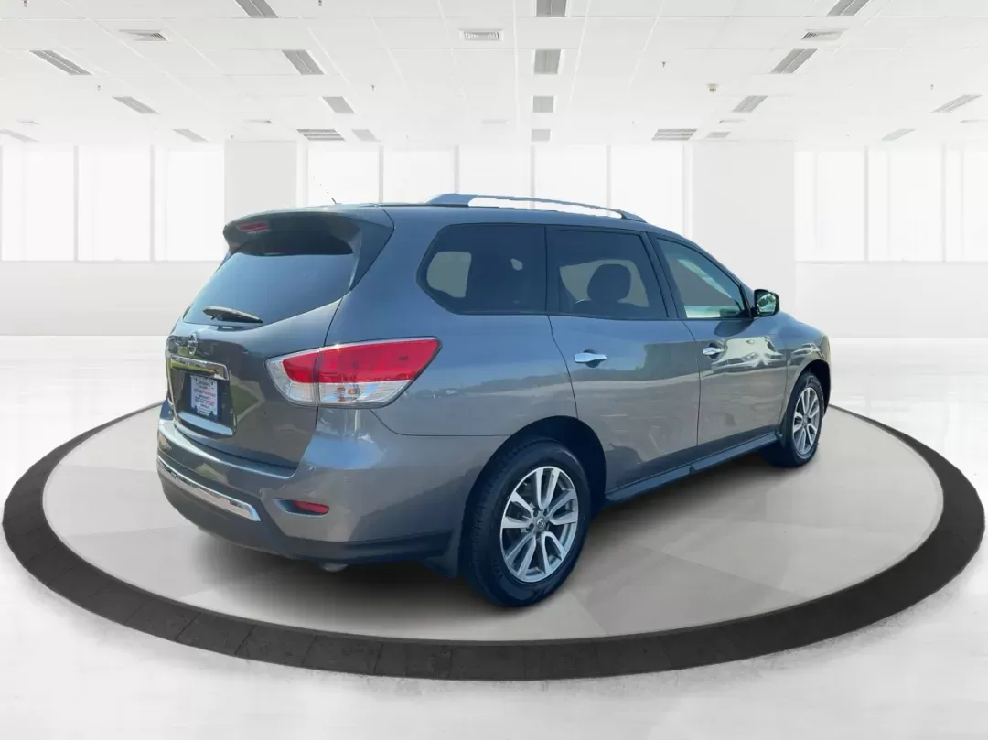 2015 Nissan Pathfinder S (5N1AR2MMXFC) with an 3.5L V-6 DOHC engine, located at 1184 Kauffman Ave, Fairborn, OH, 45324, (937) 908-9800, 39.807072, -84.030914 - Photo#2
