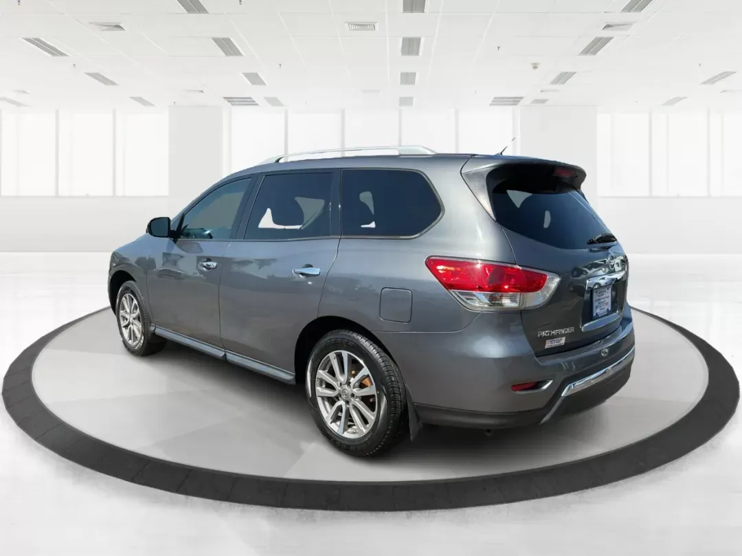 2015 Nissan Pathfinder S (5N1AR2MMXFC) with an 3.5L V-6 DOHC engine, located at 1184 Kauffman Ave, Fairborn, OH, 45324, (937) 908-9800, 39.807072, -84.030914 - Photo#4