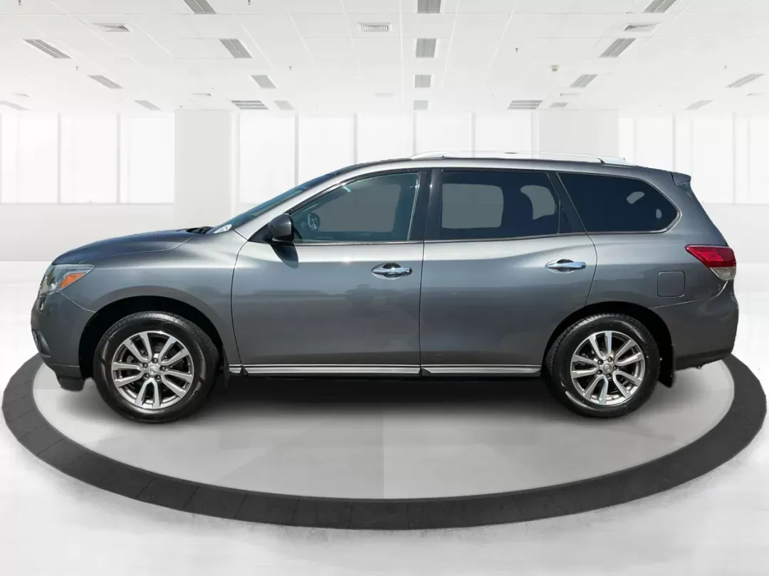 2015 Nissan Pathfinder S (5N1AR2MMXFC) with an 3.5L V-6 DOHC engine, located at 1184 Kauffman Ave, Fairborn, OH, 45324, (937) 908-9800, 39.807072, -84.030914 - Photo#5