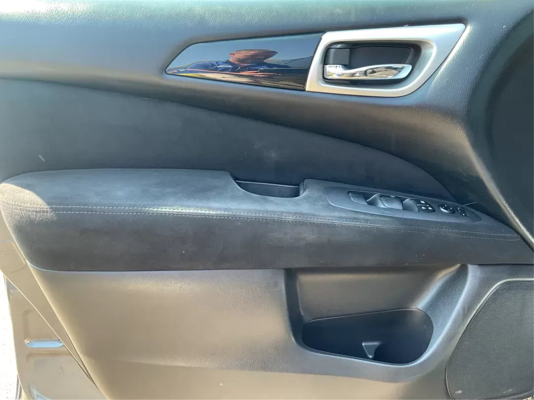 2015 Nissan Pathfinder S (5N1AR2MMXFC) with an 3.5L V-6 DOHC engine, located at 1184 Kauffman Ave, Fairborn, OH, 45324, (937) 908-9800, 39.807072, -84.030914 - Photo#16