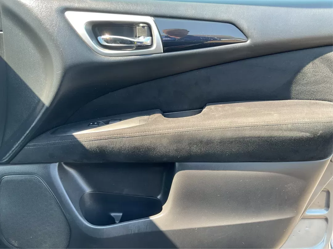 2015 Nissan Pathfinder S (5N1AR2MMXFC) with an 3.5L V-6 DOHC engine, located at 1184 Kauffman Ave, Fairborn, OH, 45324, (937) 908-9800, 39.807072, -84.030914 - Photo#17