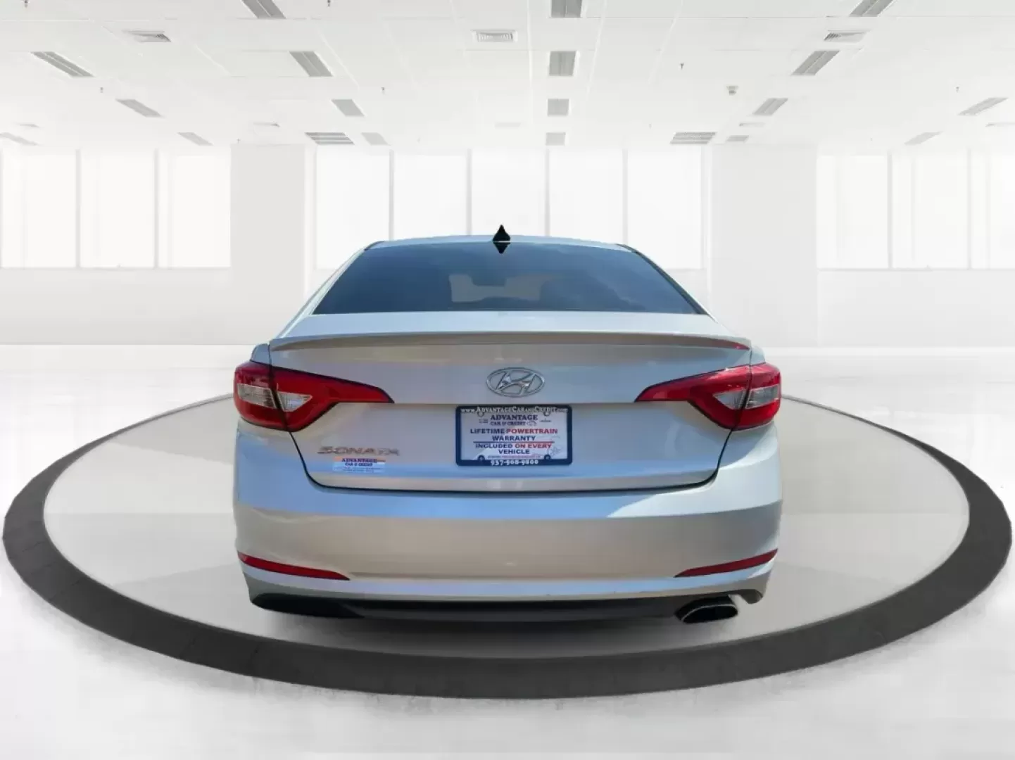 2015 Hyundai Sonata SE (5NPE24AF0FH) with an 2.4L I-4 gasoline direct injection engine, located at 8750 N County Rd 25A, Piqua, OH, 45356, (937) 908-9800, 40.164391, -84.232513 - **Discover Your Next Adventure with the 2015 Hyundai Sonata SE at Advantage Car and Credit!**<br /> <br /> Are you in search of a reliable sedan that effortlessly balances comfort, style, and functionality? Look no further than the 2015 Hyundai Sonata SE, available now at Advantage Car and Credit in - Photo#3