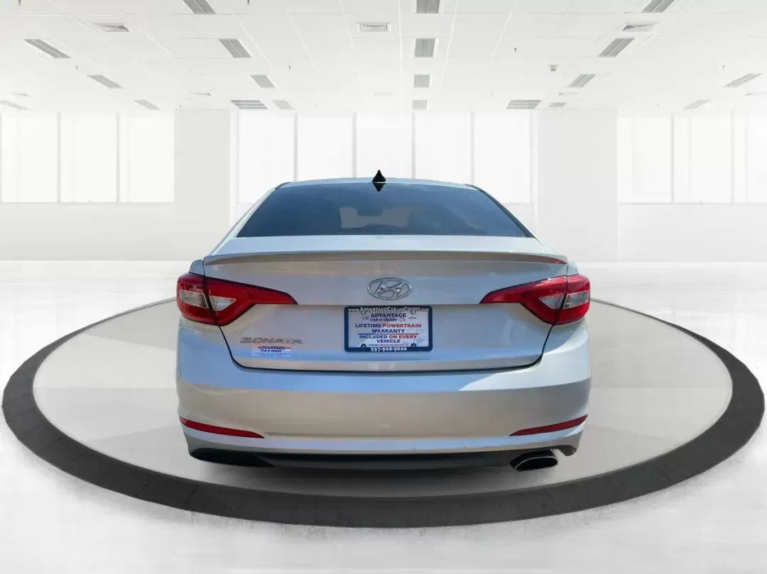 2015 Hyundai Sonata SE (5NPE24AF0FH) with an 2.4L I-4 gasoline direct injection engine, located at 8750 N County Rd 25A, Piqua, OH, 45356, (937) 908-9800, 40.164391, -84.232513 - Photo#3