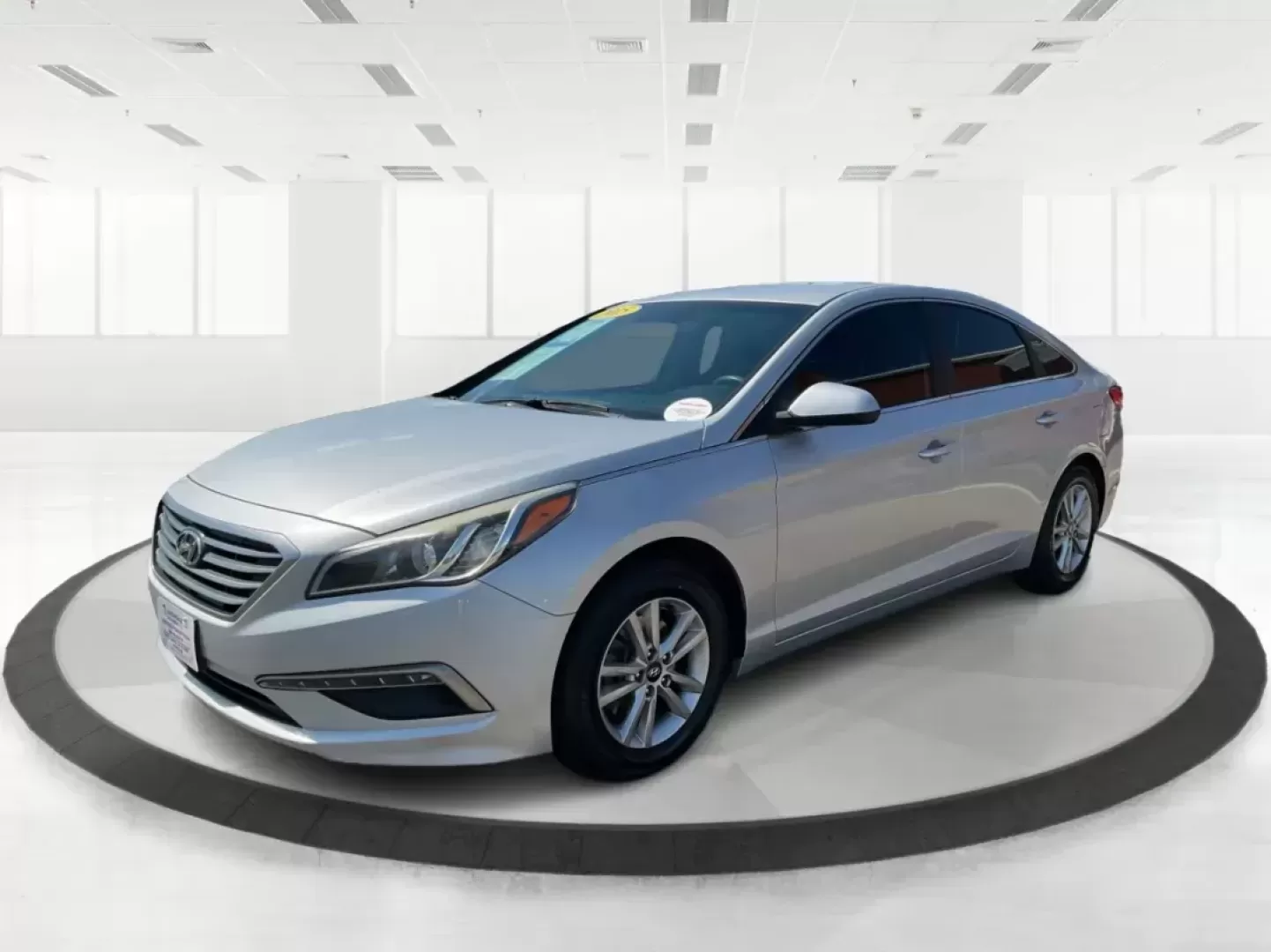 2015 Hyundai Sonata SE (5NPE24AF0FH) with an 2.4L I-4 gasoline direct injection engine, located at 8750 N County Rd 25A, Piqua, OH, 45356, (937) 908-9800, 40.164391, -84.232513 - **Discover Your Next Adventure with the 2015 Hyundai Sonata SE at Advantage Car and Credit!**<br /> <br /> Are you in search of a reliable sedan that effortlessly balances comfort, style, and functionality? Look no further than the 2015 Hyundai Sonata SE, available now at Advantage Car and Credit in - Photo#7