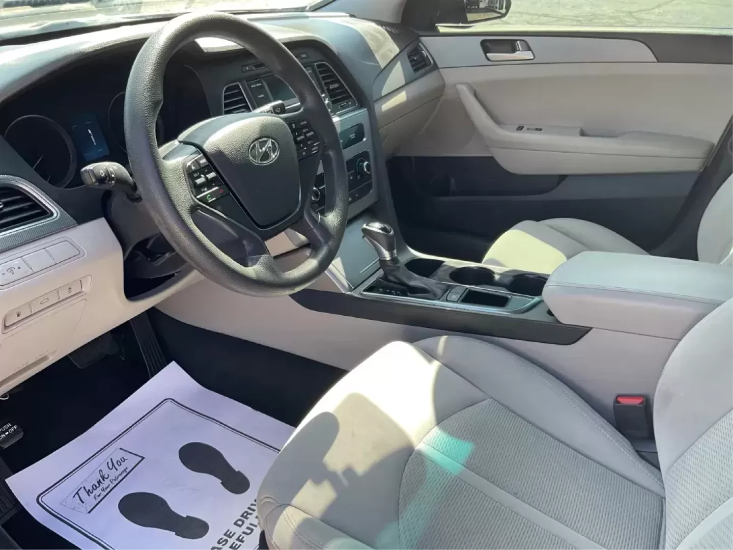 2015 Hyundai Sonata SE (5NPE24AF0FH) with an 2.4L I-4 gasoline direct injection engine, located at 8750 N County Rd 25A, Piqua, OH, 45356, (937) 908-9800, 40.164391, -84.232513 - **Discover Your Next Adventure with the 2015 Hyundai Sonata SE at Advantage Car and Credit!**<br /> <br /> Are you in search of a reliable sedan that effortlessly balances comfort, style, and functionality? Look no further than the 2015 Hyundai Sonata SE, available now at Advantage Car and Credit in - Photo#8