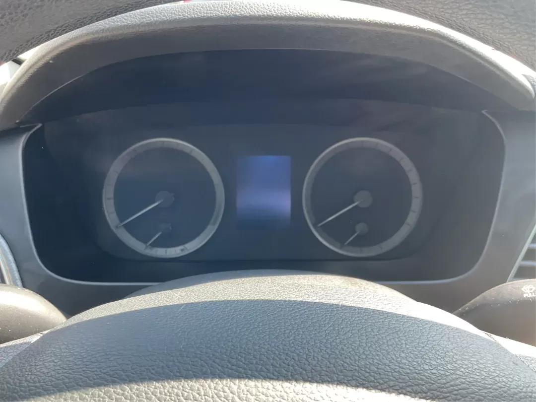 2015 Hyundai Sonata SE (5NPE24AF0FH) with an 2.4L I-4 gasoline direct injection engine, located at 8750 N County Rd 25A, Piqua, OH, 45356, (937) 908-9800, 40.164391, -84.232513 - Photo#14
