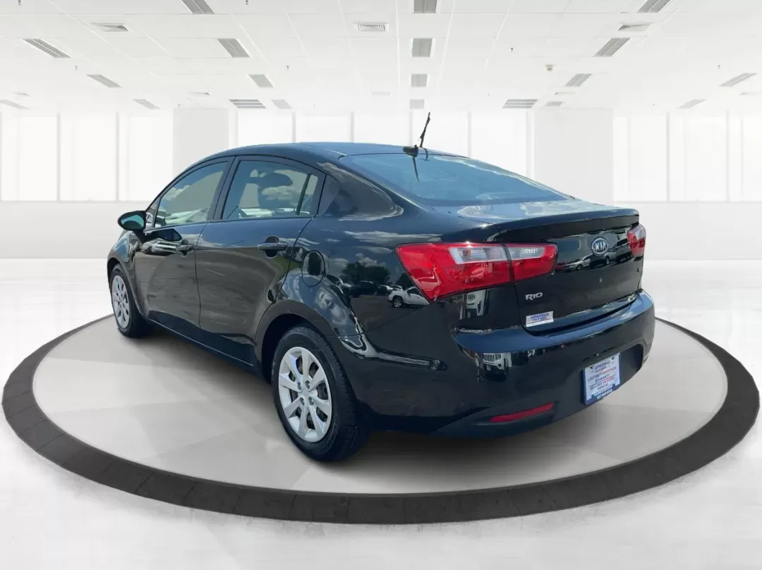 2013 Kia Rio LX (KNADM4A35D6) with an 1.6L I-4 gasoline direct injection engine, located at 1230 East Main St, Xenia, OH, 45385, (937) 908-9800, 39.688026, -83.910172 - Photo#4