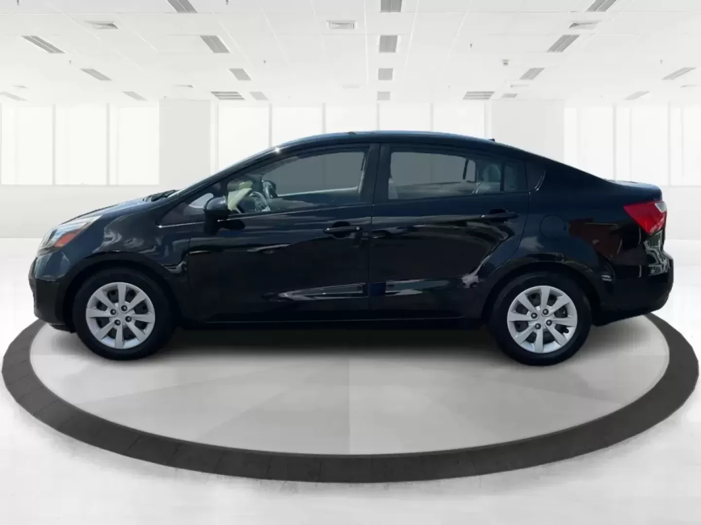 2013 Kia Rio LX (KNADM4A35D6) with an 1.6L I-4 gasoline direct injection engine, located at 1230 East Main St, Xenia, OH, 45385, (937) 908-9800, 39.688026, -83.910172 - **Find Your Adventure with the 2013 Kia Rio LX at Advantage Car and Credit!**<br /> <br /> Are you ready to elevate your daily commute or weekend adventures? The 2013 Kia Rio LX is the perfect companion for anyone looking for a reliable, stylish sedan that delivers both comfort and functionality. Wi - Photo#5