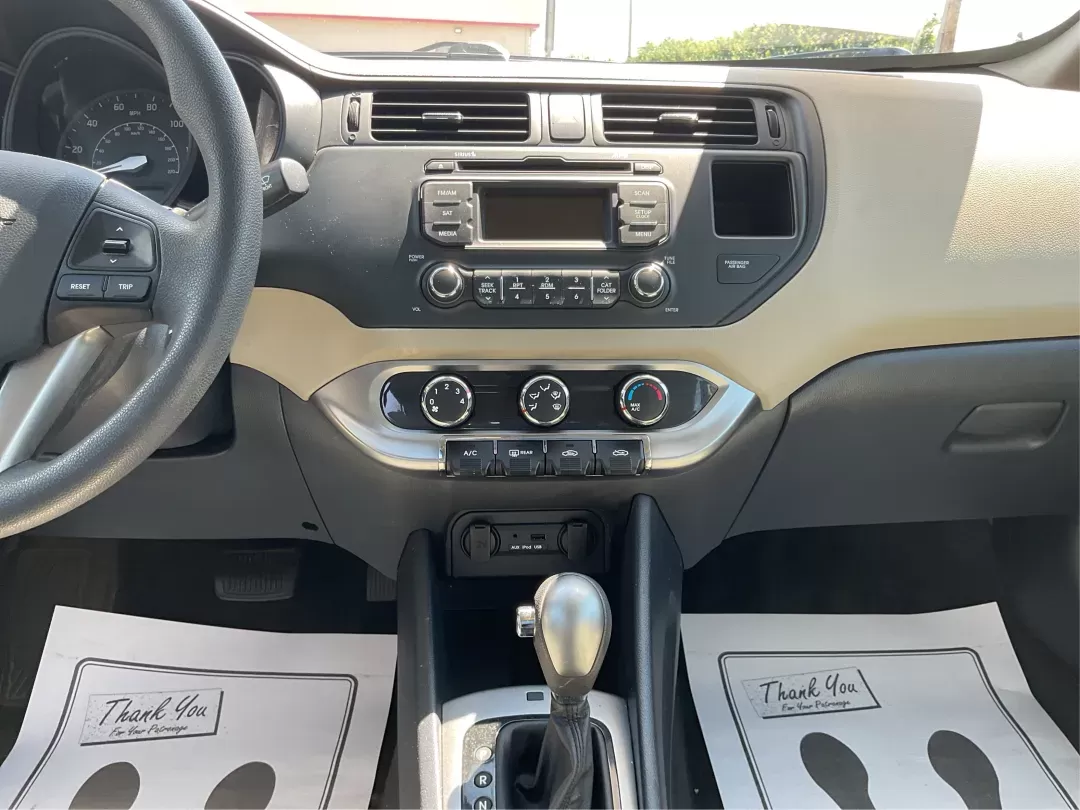 2013 Kia Rio LX (KNADM4A35D6) with an 1.6L I-4 gasoline direct injection engine, located at 1230 East Main St, Xenia, OH, 45385, (937) 908-9800, 39.688026, -83.910172 - Photo#12