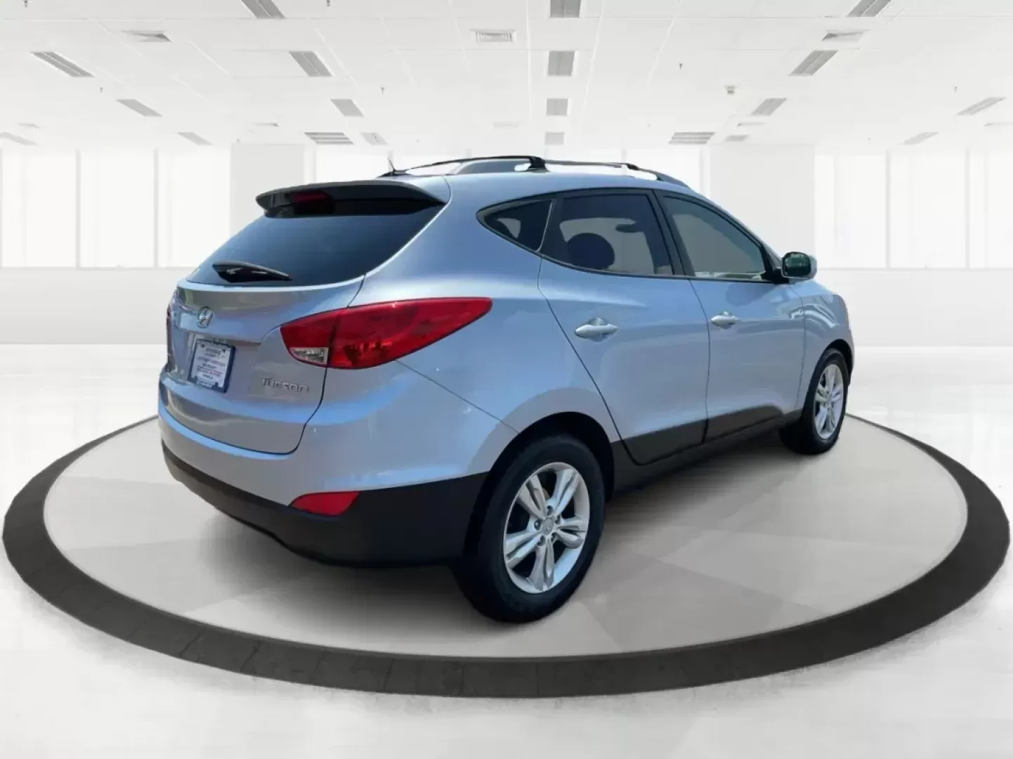 2012 Hyundai Tucson GLS (KM8JU3AC7CU) with an Theta II 2.4L I-4 DOHC engine, located at 1184 Kauffman Ave, Fairborn, OH, 45324, (937) 908-9800, 39.807072, -84.030914 - **Explore New Adventures with the 2012 Hyundai Tucson GLS Perfect for Your Family or Commute!**<br /> <br /> Are you looking for a reliable SUV that fits seamlessly into your busy lifestyle? Look no further than the 2012 Hyundai Tucson GLS, now available at Advantage Car and Credit in Fairborn, OH. - Photo#2