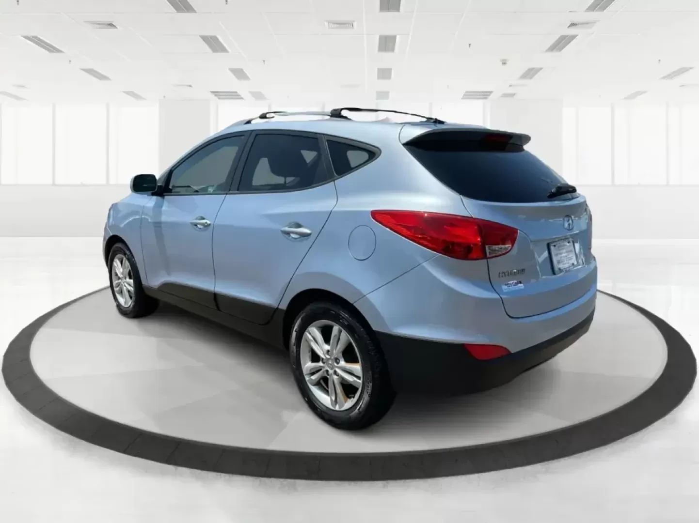 2012 Hyundai Tucson GLS (KM8JU3AC7CU) with an Theta II 2.4L I-4 DOHC engine, located at 1184 Kauffman Ave, Fairborn, OH, 45324, (937) 908-9800, 39.807072, -84.030914 - **Explore New Adventures with the 2012 Hyundai Tucson GLS Perfect for Your Family or Commute!**<br /> <br /> Are you looking for a reliable SUV that fits seamlessly into your busy lifestyle? Look no further than the 2012 Hyundai Tucson GLS, now available at Advantage Car and Credit in Fairborn, OH. - Photo#4