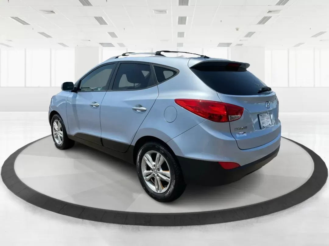 2012 Hyundai Tucson GLS (KM8JU3AC7CU) with an Theta II 2.4L I-4 DOHC engine, located at 1184 Kauffman Ave, Fairborn, OH, 45324, (937) 908-9800, 39.807072, -84.030914 - Photo#4