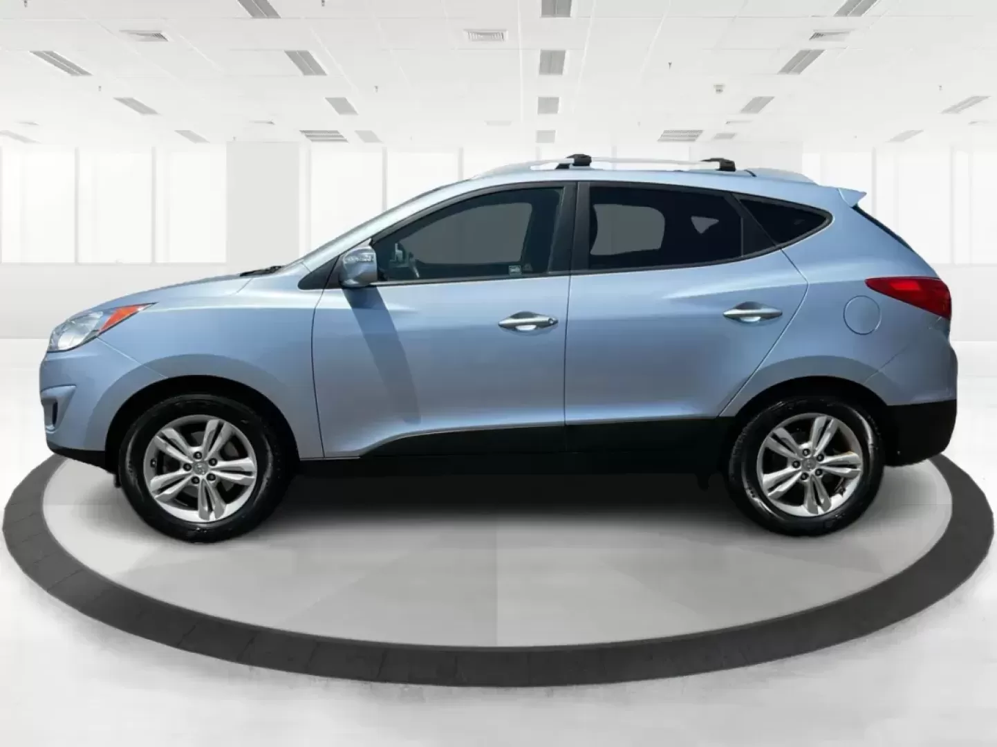 2012 Hyundai Tucson GLS (KM8JU3AC7CU) with an Theta II 2.4L I-4 DOHC engine, located at 1184 Kauffman Ave, Fairborn, OH, 45324, (937) 908-9800, 39.807072, -84.030914 - **Explore New Adventures with the 2012 Hyundai Tucson GLS Perfect for Your Family or Commute!**<br /> <br /> Are you looking for a reliable SUV that fits seamlessly into your busy lifestyle? Look no further than the 2012 Hyundai Tucson GLS, now available at Advantage Car and Credit in Fairborn, OH. - Photo#5