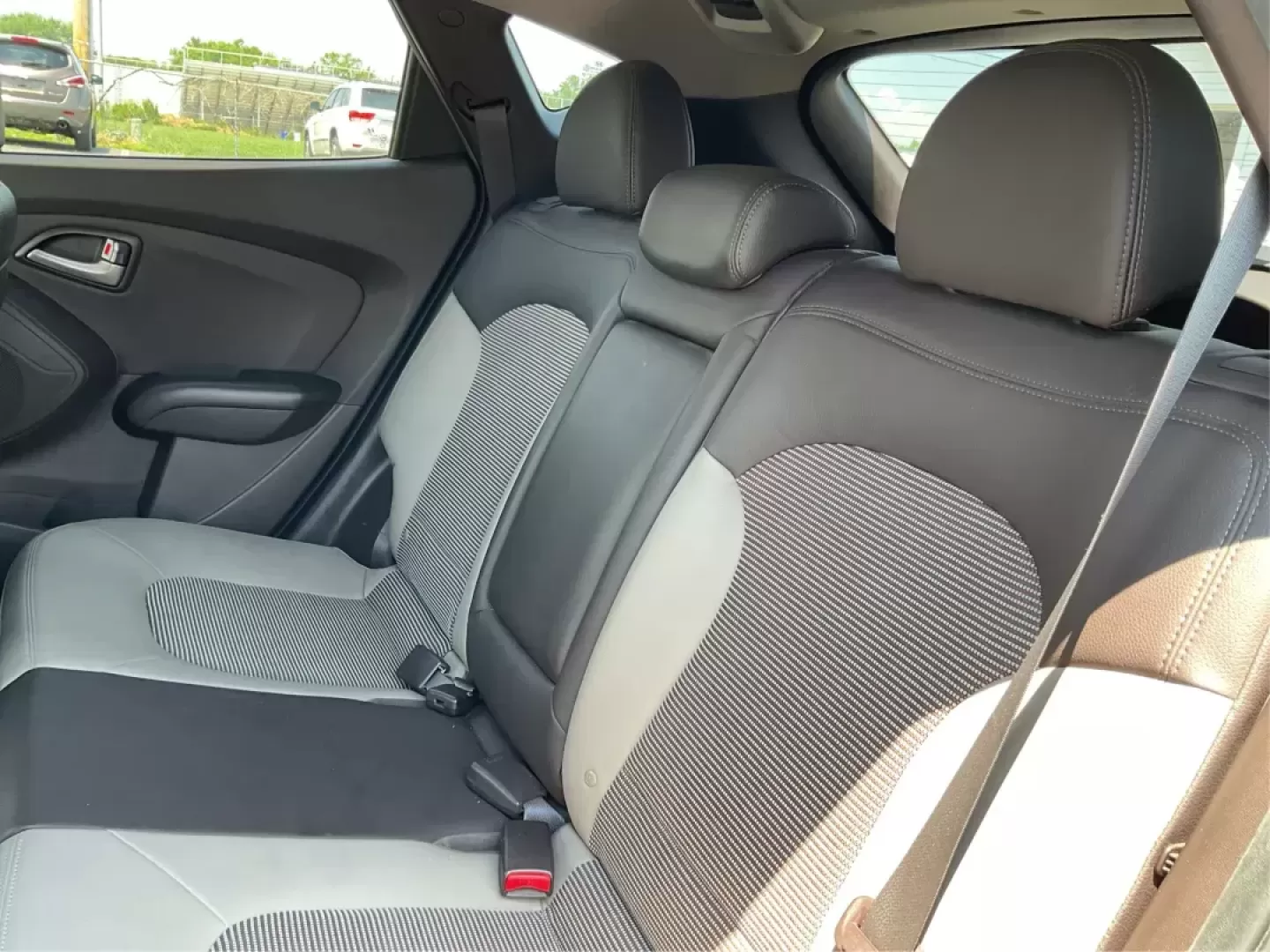 2012 Hyundai Tucson GLS (KM8JU3AC7CU) with an Theta II 2.4L I-4 DOHC engine, located at 1184 Kauffman Ave, Fairborn, OH, 45324, (937) 908-9800, 39.807072, -84.030914 - **Explore New Adventures with the 2012 Hyundai Tucson GLS Perfect for Your Family or Commute!**<br /> <br /> Are you looking for a reliable SUV that fits seamlessly into your busy lifestyle? Look no further than the 2012 Hyundai Tucson GLS, now available at Advantage Car and Credit in Fairborn, OH. - Photo#9