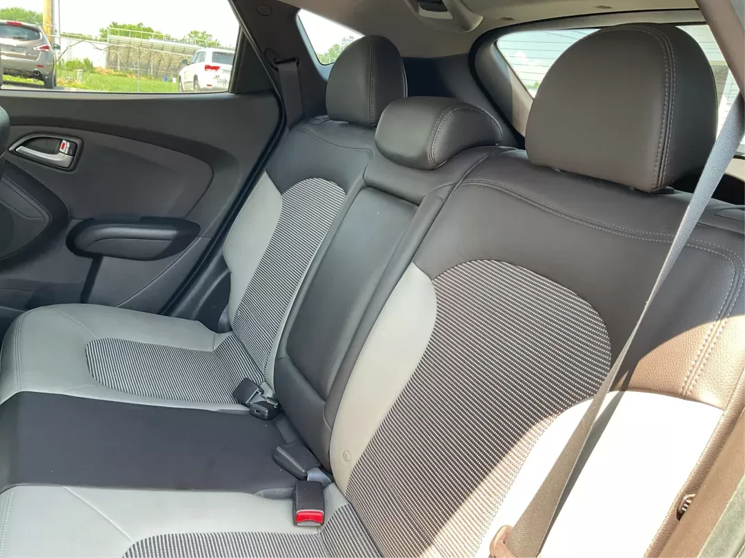 2012 Hyundai Tucson GLS (KM8JU3AC7CU) with an Theta II 2.4L I-4 DOHC engine, located at 1184 Kauffman Ave, Fairborn, OH, 45324, (937) 908-9800, 39.807072, -84.030914 - Photo#9