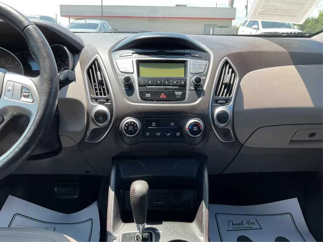 2012 Hyundai Tucson GLS (KM8JU3AC7CU) with an Theta II 2.4L I-4 DOHC engine, located at 1184 Kauffman Ave, Fairborn, OH, 45324, (937) 908-9800, 39.807072, -84.030914 - Photo#12