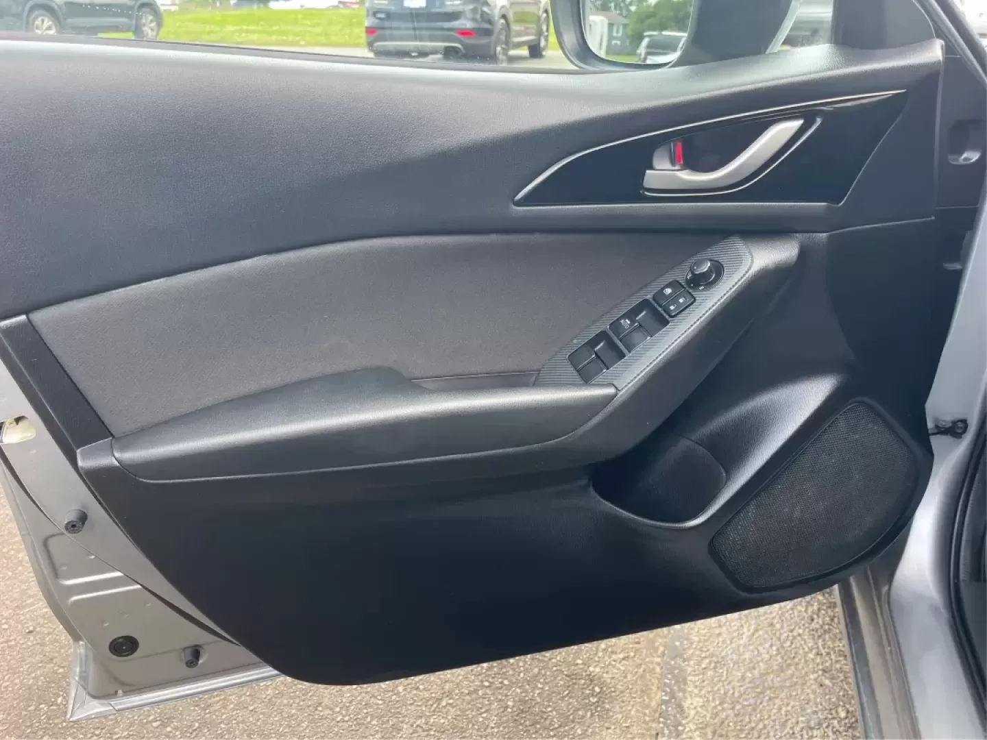 2016 Mazda Mazda3 i Sport (JM1BM1U73G1) with an SKYACTIV-G 2L I-4 gasoline direct injection engine, located at 1184 Kauffman Ave, Fairborn, OH, 45324, (937) 908-9800, 39.807072, -84.030914 - Experience a new level of driving with the 2016 Mazda3 i Sport, available now at Advantage Car and Credit in Fairborn, OH. This stylish sedan is more than just a mode of transportation; it's your perfect companion for everything from daily commutes to weekend road trips. With an impressive fuel-effi - Photo#17