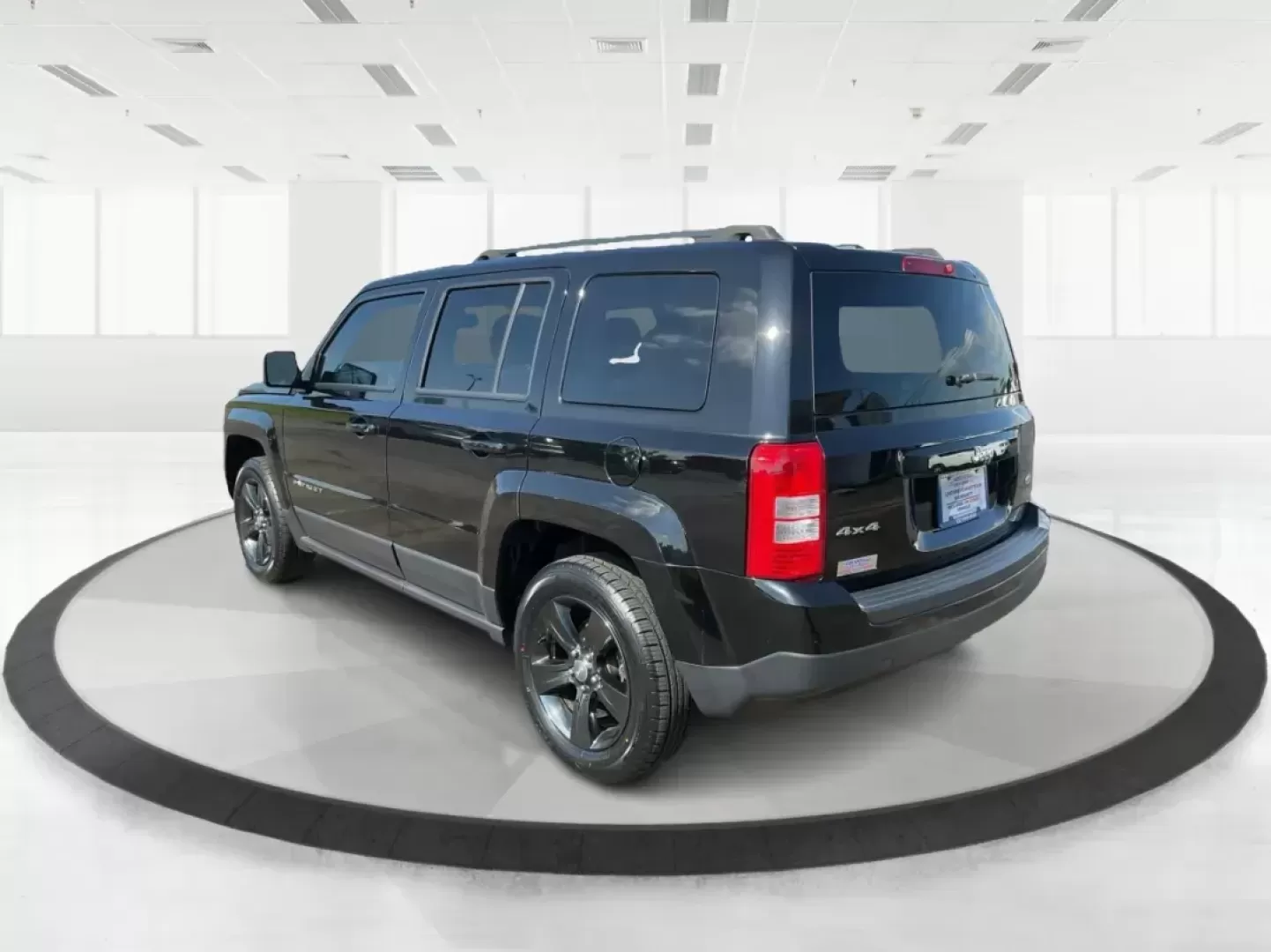 2016 Jeep Patriot Latitude (1C4NJRFB2GD) with an 2.4L I-4 DOHC engine, located at 4508 South Dixie Dr, Moraine, OH, 45439, (937) 908-9800, 39.689976, -84.218452 - **Adventure Awaits in This 2016 Jeep Patriot Latitude: Perfect for Your Next Journey!**<br /> <br /> Are you ready to embrace adventure like never before? The 2016 Jeep Patriot Latitude is the SUV you've been waiting for-ideal for weekend getaways and everyday commutes alike. With its robust build a - Photo#4