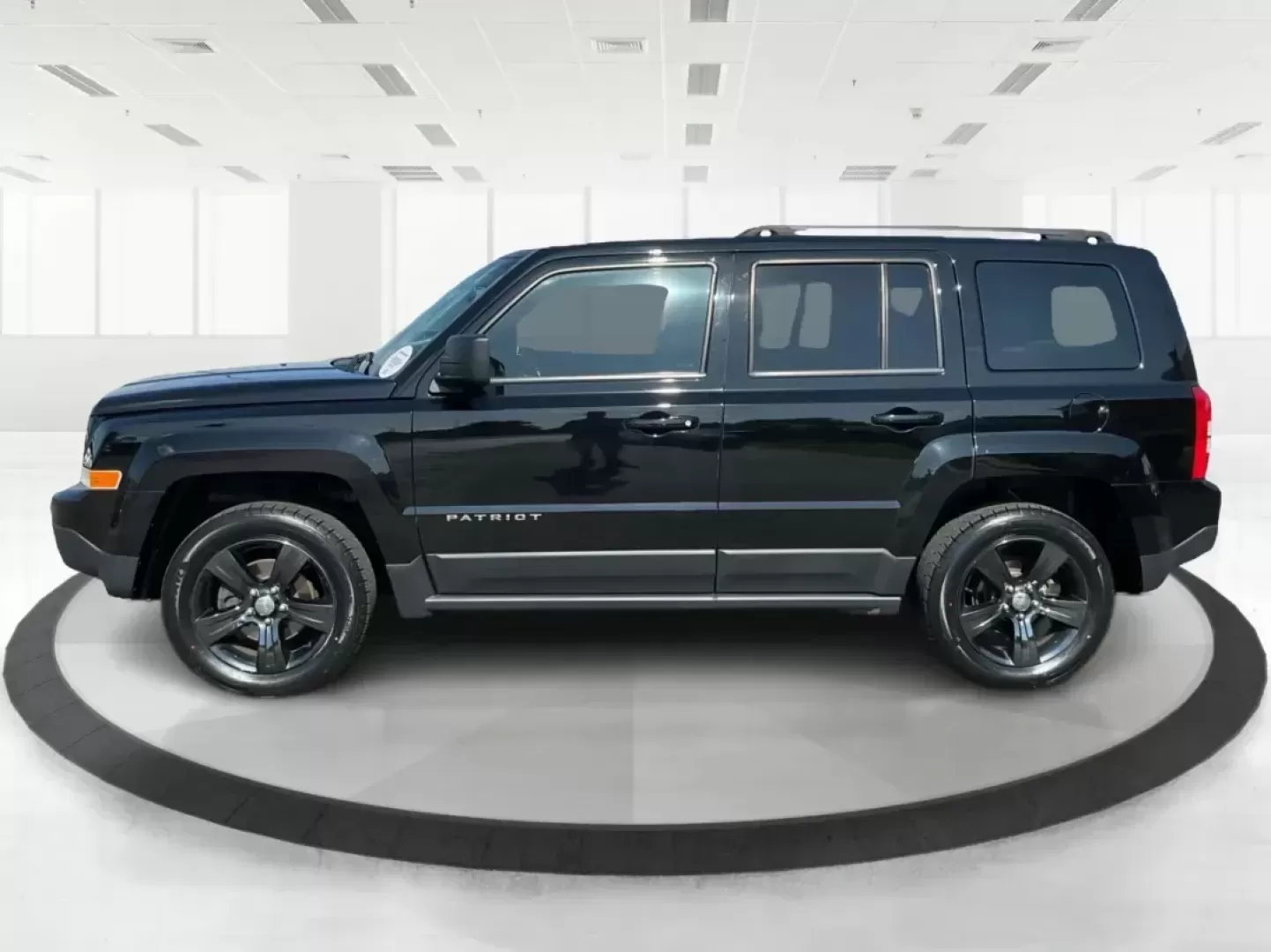 2016 Jeep Patriot Latitude (1C4NJRFB2GD) with an 2.4L I-4 DOHC engine, located at 4508 South Dixie Dr, Moraine, OH, 45439, (937) 908-9800, 39.689976, -84.218452 - **Adventure Awaits in This 2016 Jeep Patriot Latitude: Perfect for Your Next Journey!**<br /> <br /> Are you ready to embrace adventure like never before? The 2016 Jeep Patriot Latitude is the SUV you've been waiting for-ideal for weekend getaways and everyday commutes alike. With its robust build a - Photo#5