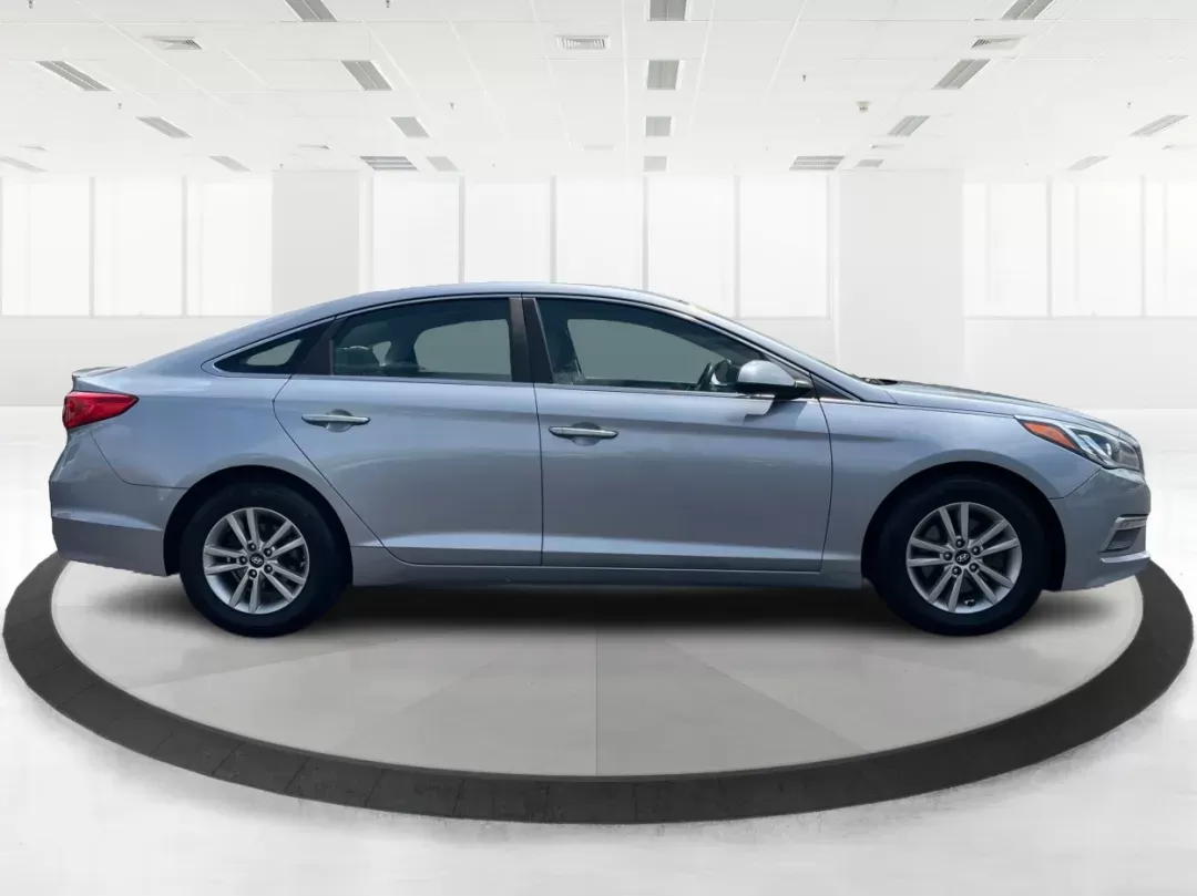 2015 Hyundai Sonata SE (5NPE24AF4FH) with an 2.4L I-4 gasoline direct injection engine, located at 880 E. National Road, Vandalia, OH, 45377, (937) 908-9800, 39.891918, -84.183594 - Photo#1