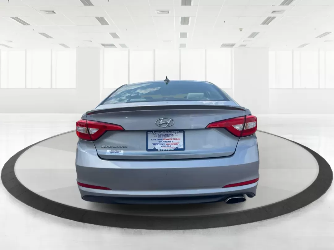 2015 Hyundai Sonata SE (5NPE24AF4FH) with an 2.4L I-4 gasoline direct injection engine, located at 880 E. National Road, Vandalia, OH, 45377, (937) 908-9800, 39.891918, -84.183594 - Photo#3