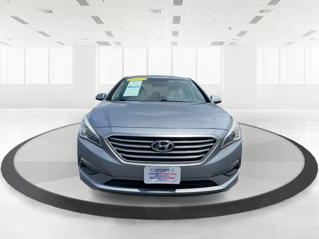 2015 Hyundai Sonata SE (5NPE24AF4FH) with an 2.4L I-4 gasoline direct injection engine, located at 880 E. National Road, Vandalia, OH, 45377, (937) 908-9800, 39.891918, -84.183594 - Photo#6